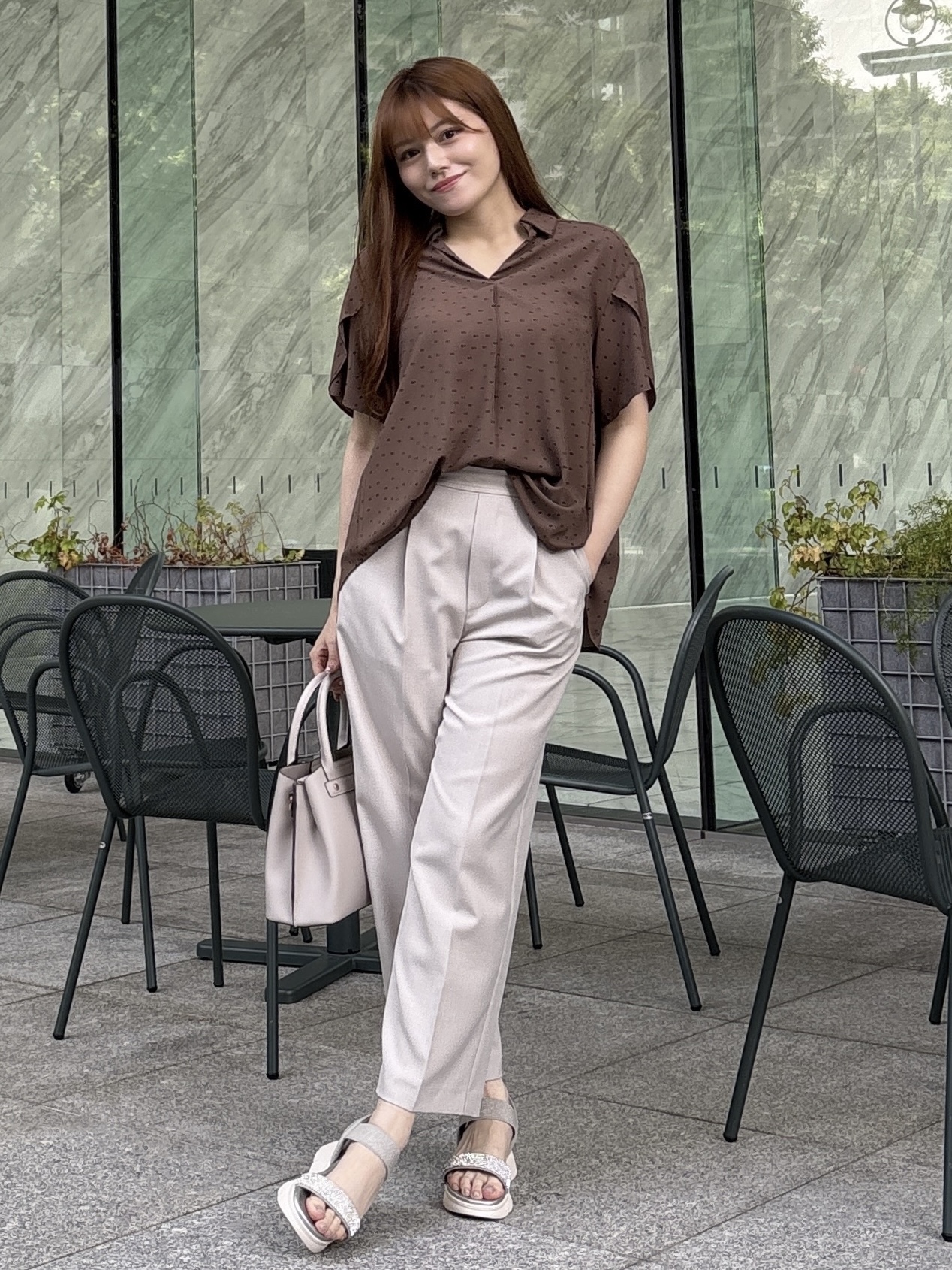 sayaさんの「grove｜【洗濯機◎】さらっと着映える、バックデザインブラウス」を使ったコーディネート