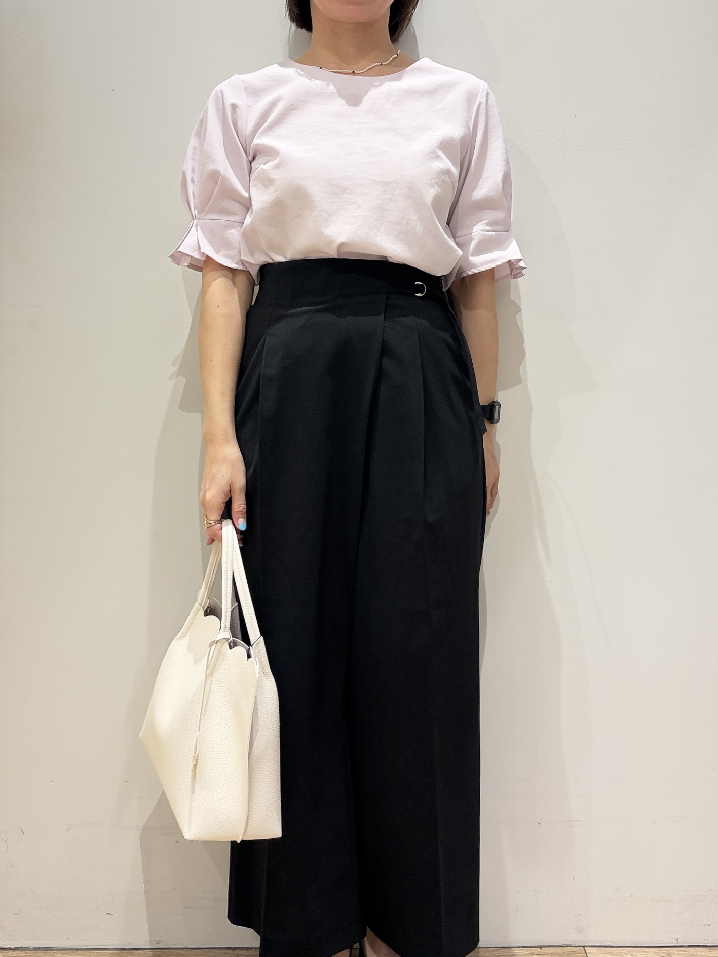 YUKOさんの「index｜【接触冷感】タックパフスリーブブラウス《吸水速乾／防シワ／洗濯機OK／XS～3L／6col》」を使ったコーディネート
