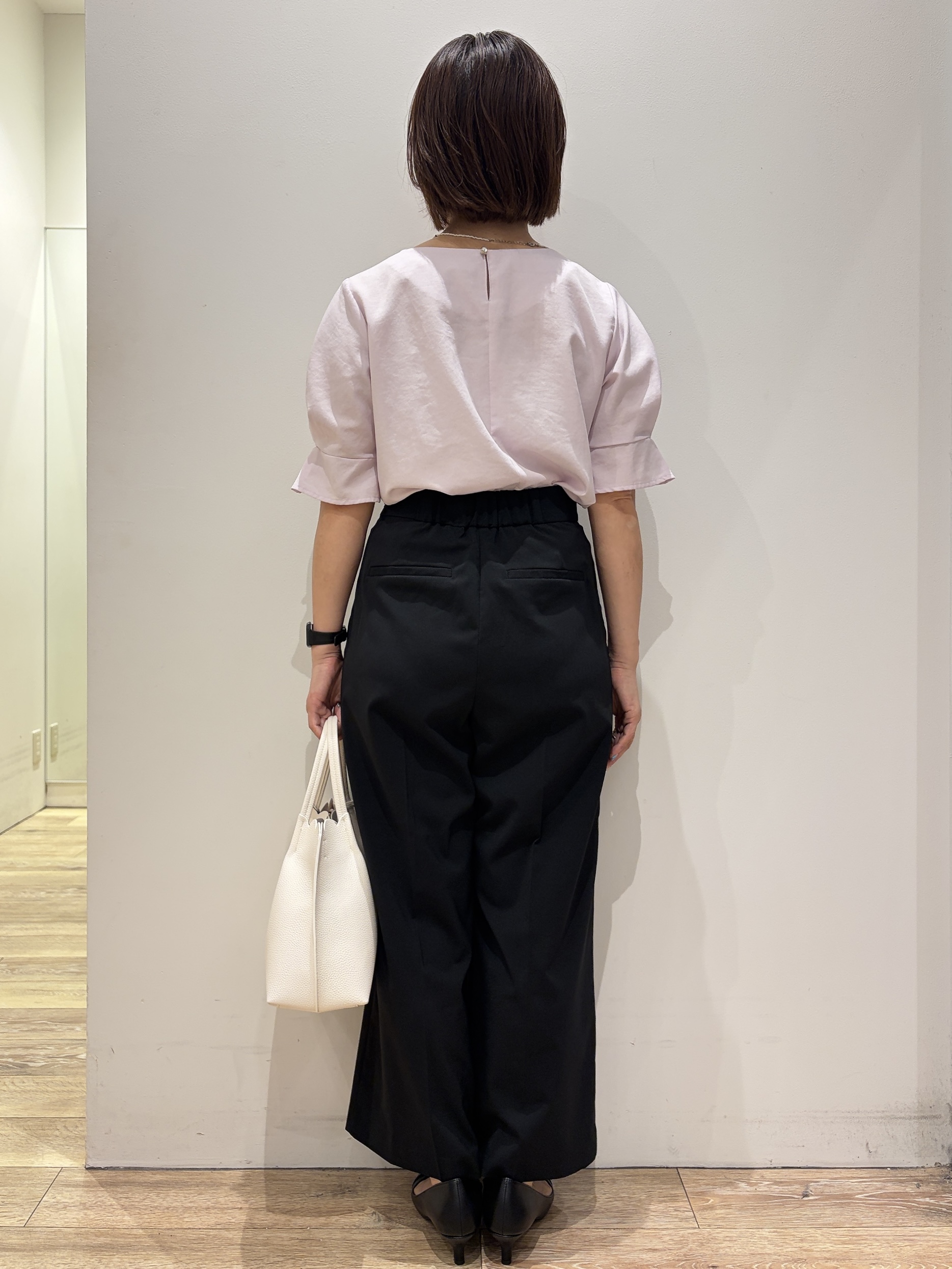 YUKOさんの「index｜【接触冷感】タックパフスリーブブラウス《吸水速乾／防シワ／洗濯機OK／XS～3L／6col》」を使ったコーディネート