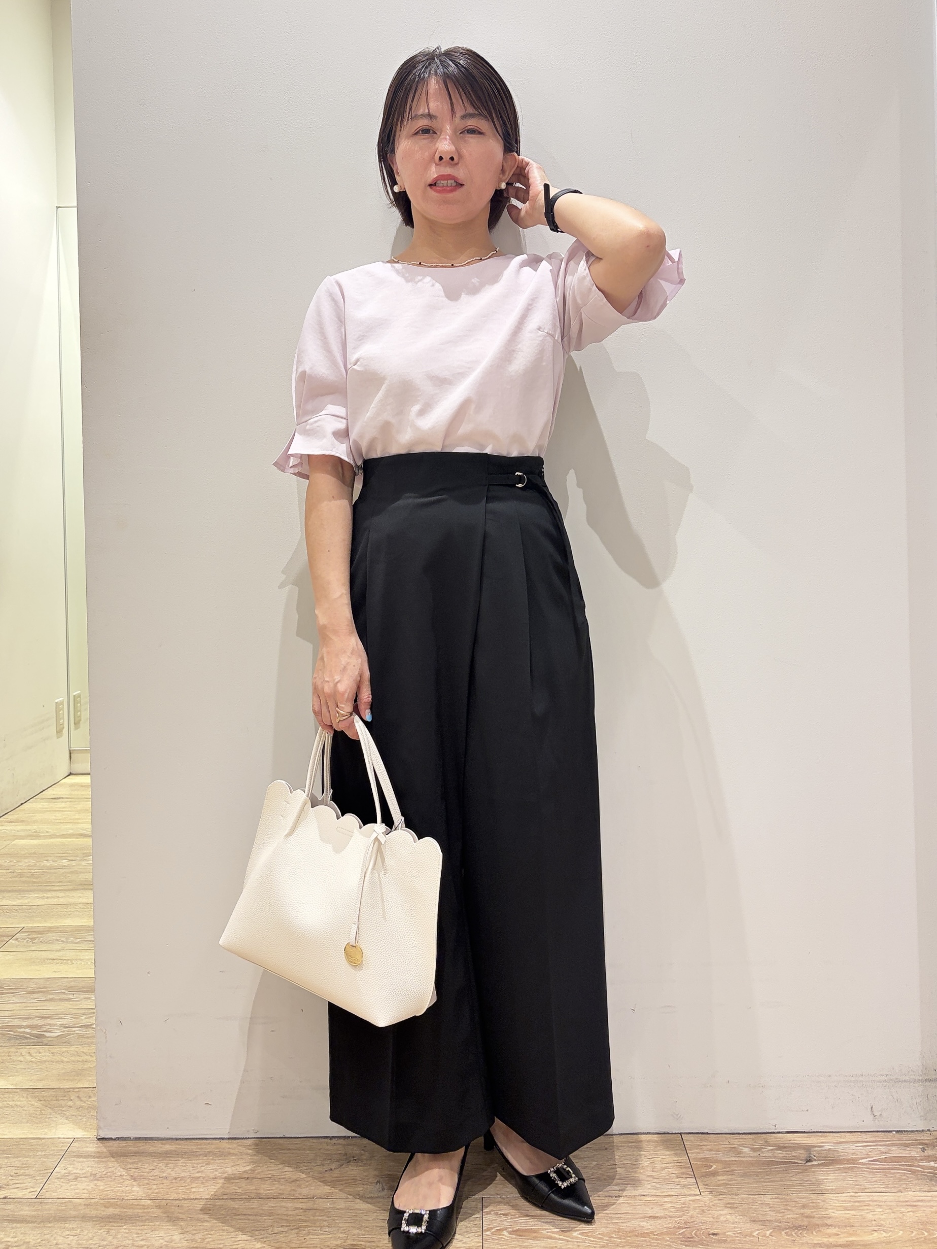 YUKOさんの「index｜【接触冷感】タックパフスリーブブラウス《吸水速乾／防シワ／洗濯機OK／XS～3L／6col》」を使ったコーディネート