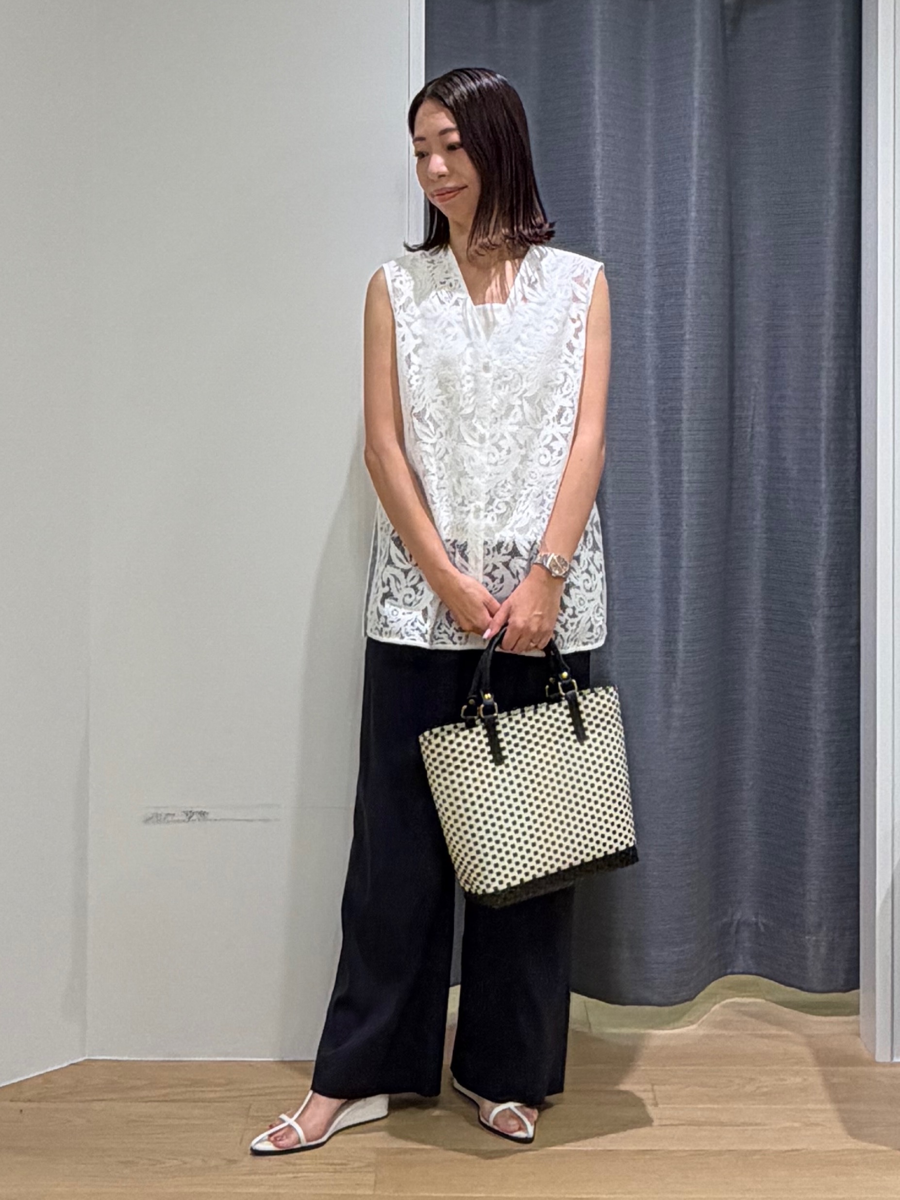 Mikoさんの「INDIVI｜【洗える／トレンド】マニッシュレースベスト」を使ったコーディネート