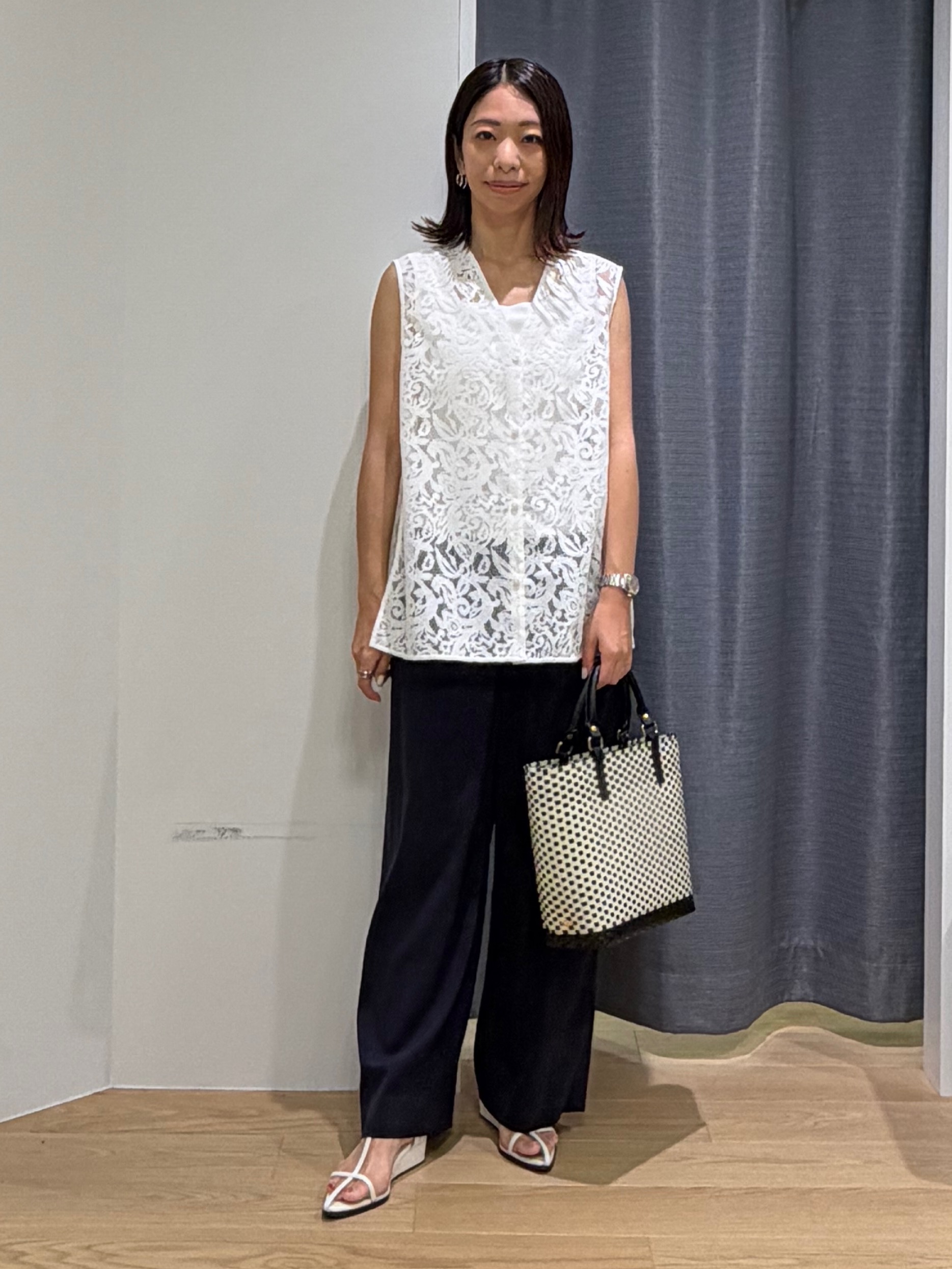 Mikoさんの「INDIVI｜【洗える／トレンド】マニッシュレースベスト」を使ったコーディネート