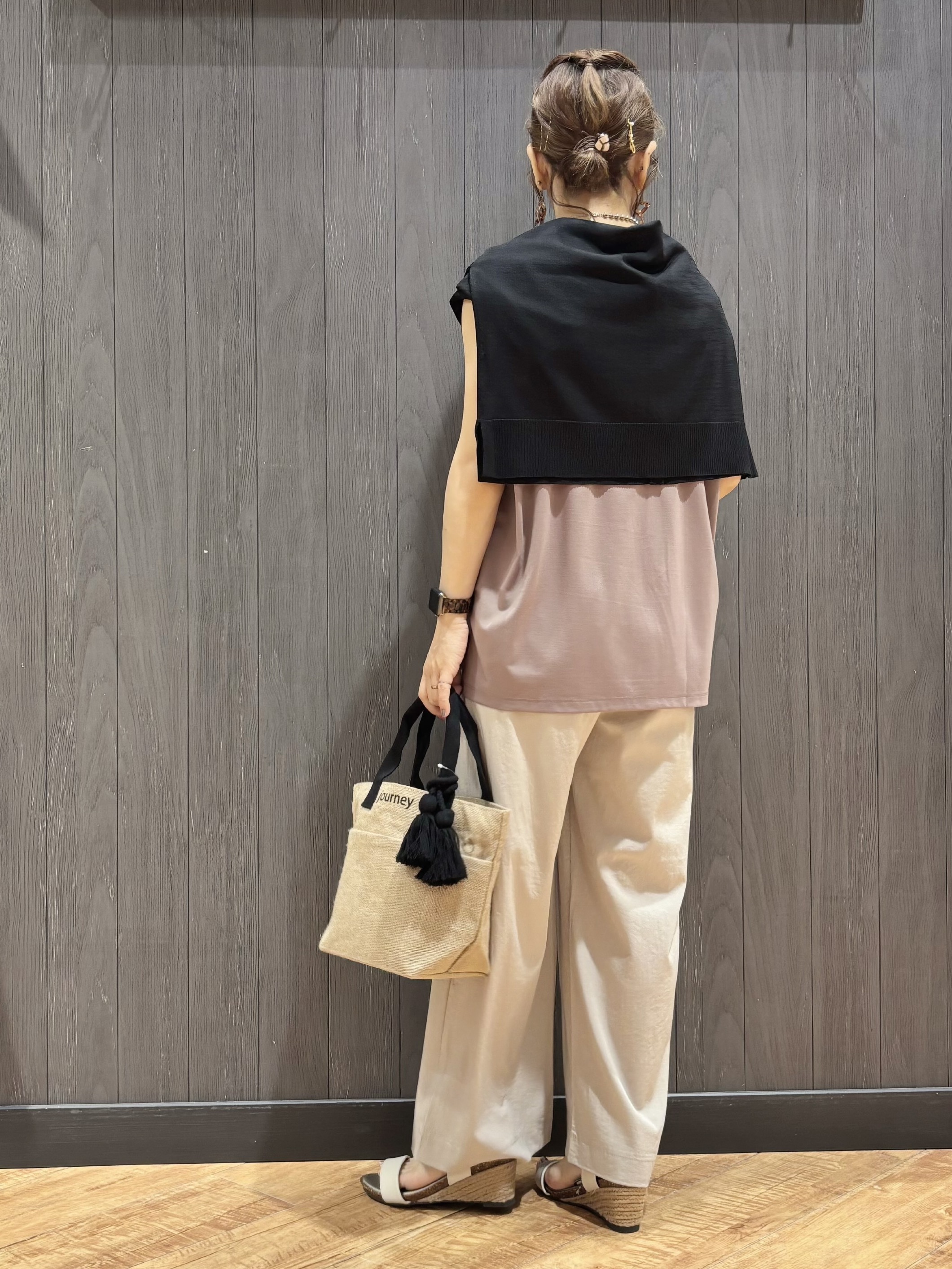 meiさんの「SHOO･LA･RUE｜【UVカット/接触冷感】とろみタックノースリーブトップス」を使ったコーディネート