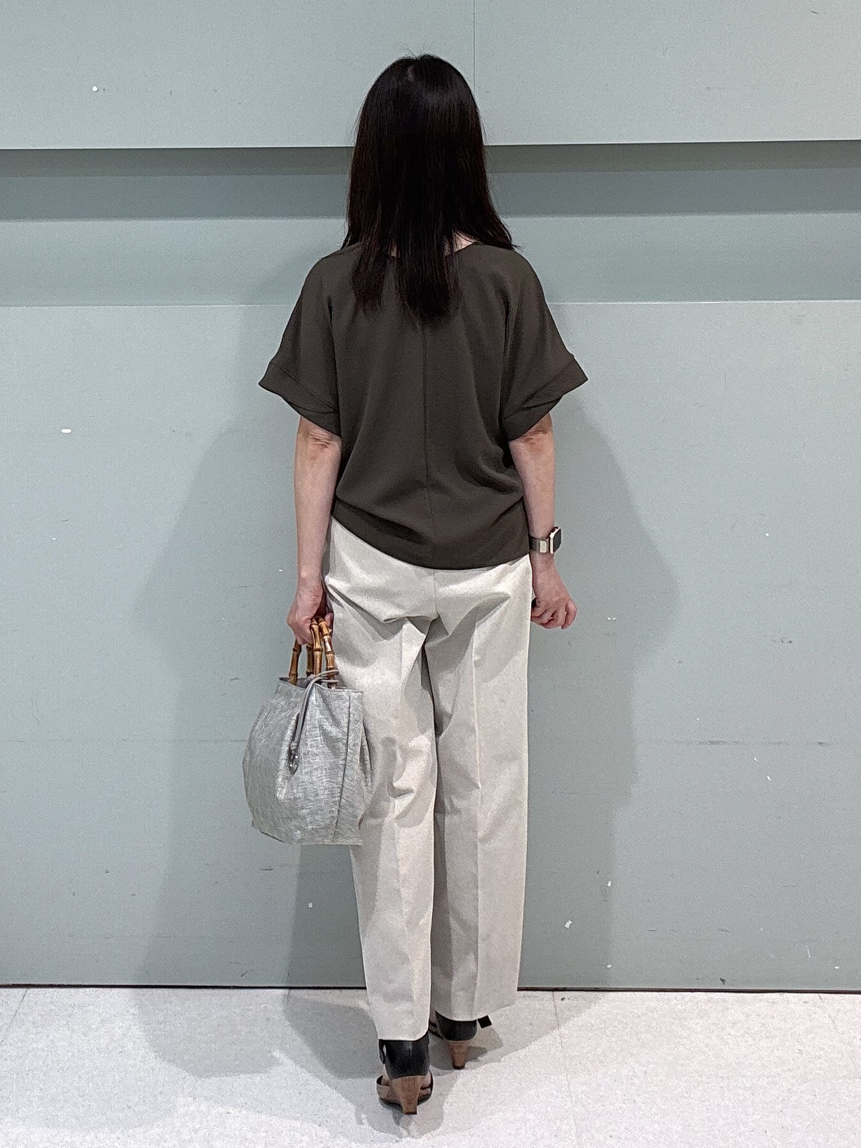 makiさんの「UNTITLED｜【前後2WAY/はっ水/セットアップ可】リラクシーフレンチスリーブブラウス」を使ったコーディネート