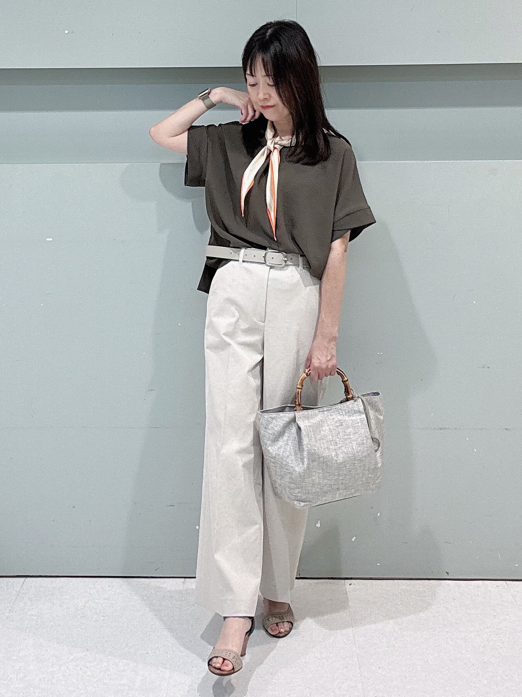 makiさんの「UNTITLED｜【前後2WAY/はっ水/セットアップ可】リラクシーフレンチスリーブブラウス」を使ったコーディネート
