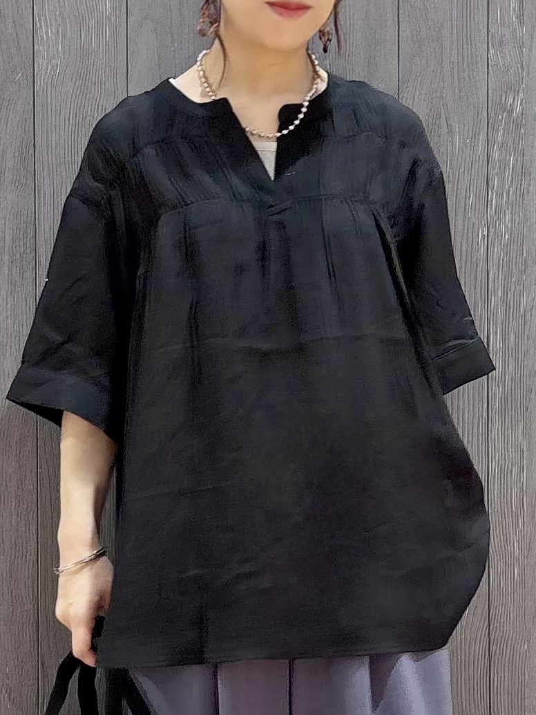 meiさんの「SHOO･LA･RUE｜【ひんやり/UV】お袖の長さが調整出来る シャーリングスキッパーブラウス」を使ったコーディネート
