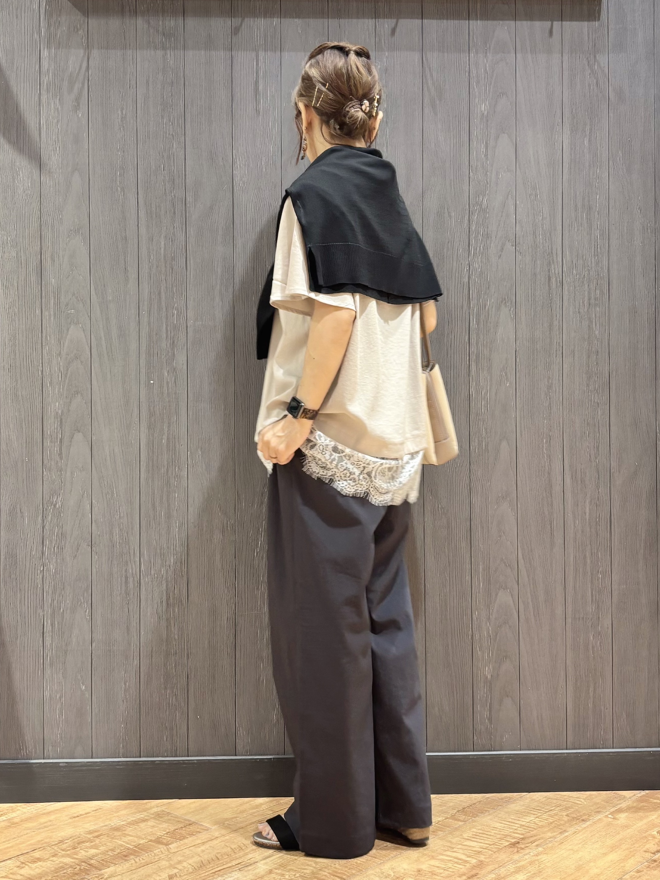 meiさんの「SHOO･LA･RUE｜【S-LL/洗濯機可】軽凛(かろりん)ひんやり スキッパー裾レースブラウス」を使ったコーディネート
