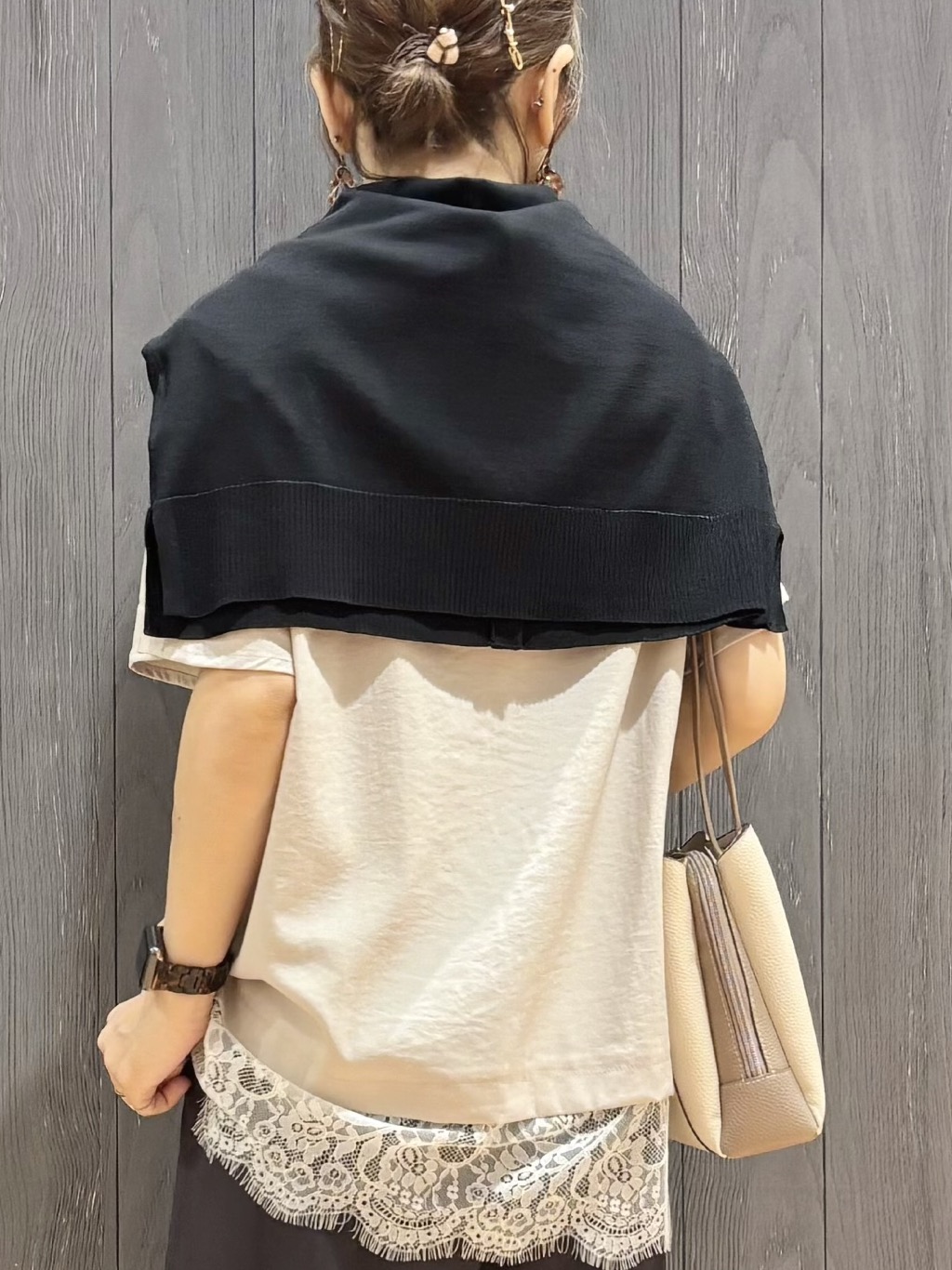 meiさんの「SHOO･LA･RUE｜【S-LL/洗濯機可】軽凛(かろりん)ひんやり スキッパー裾レースブラウス」を使ったコーディネート