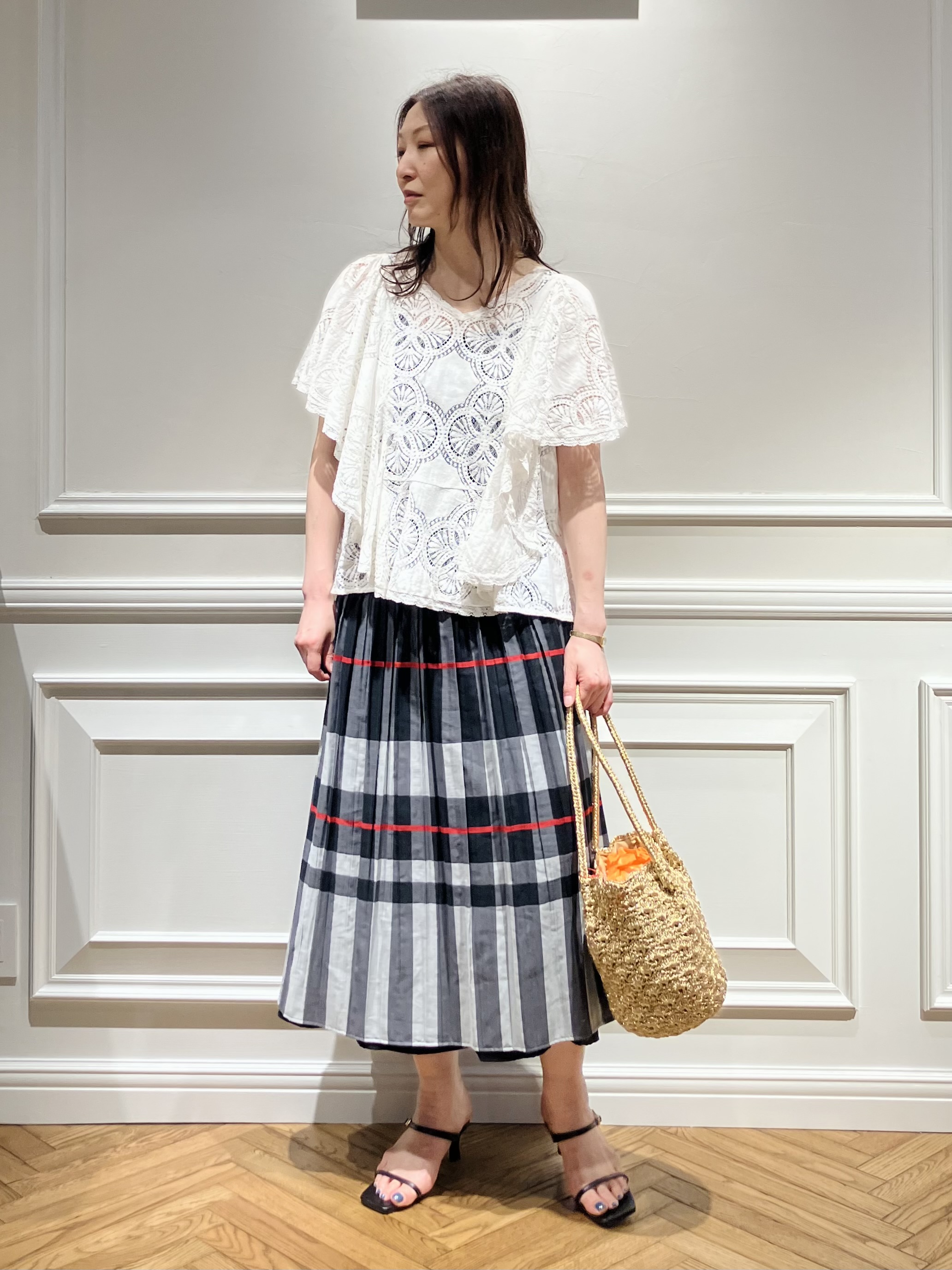 TSUKUIさんの「DRESSTERIOR｜ラッセルレース ブラウス」を使ったコーディネート