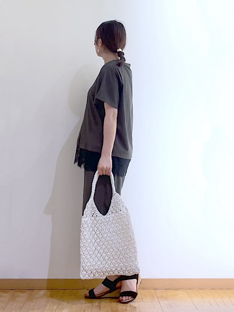 かのさんの「SHOO･LA･RUE｜【S-LL/洗濯機可】軽凛(かろりん)ひんやり スキッパー裾レースブラウス」を使ったコーディネート