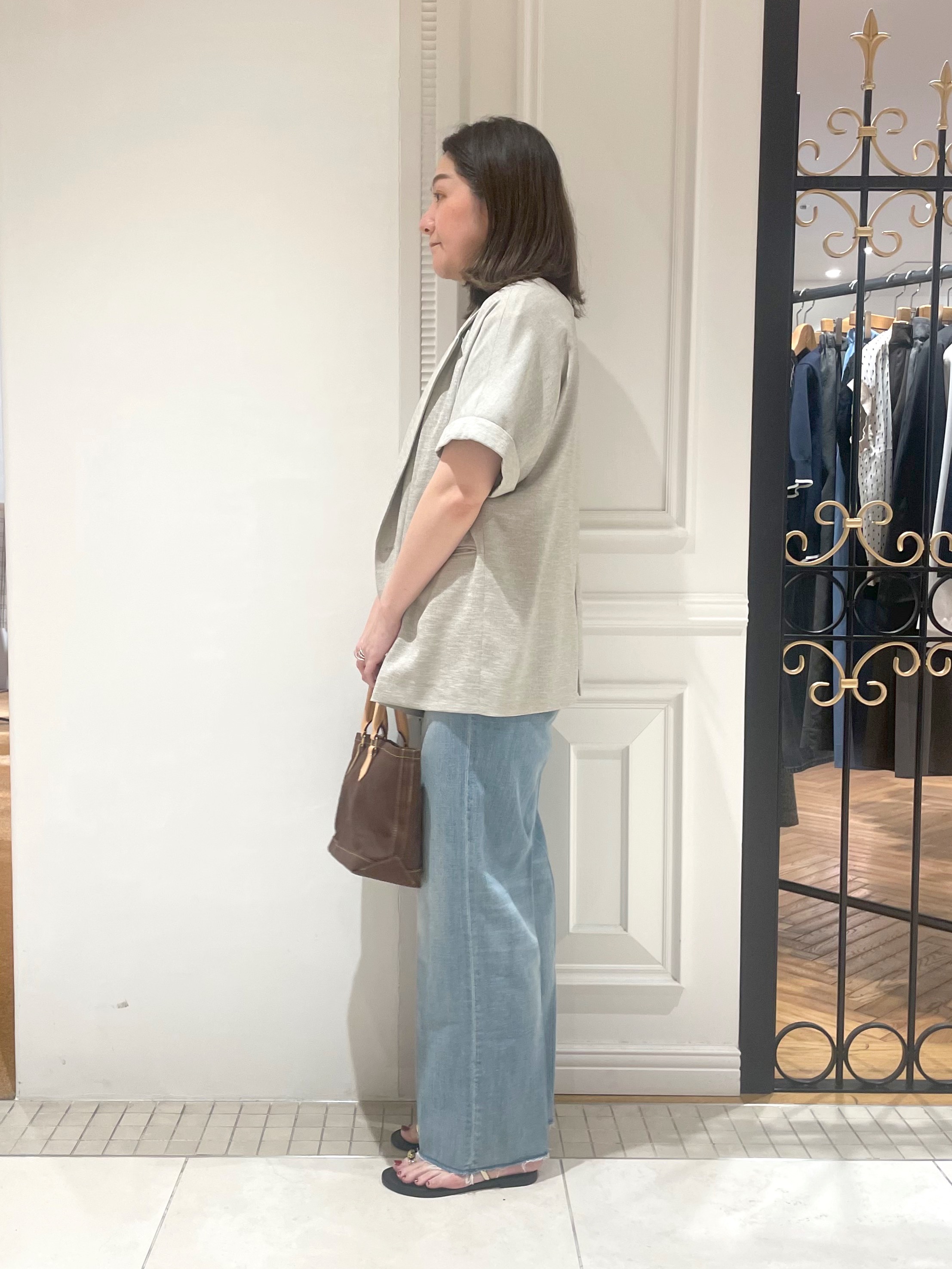 makiさんの「DRESSTERIOR｜【接触冷感／抗菌防臭／消臭】アイスクリアコットン Bonsoir ロゴTシャツ」を使ったコーディネート