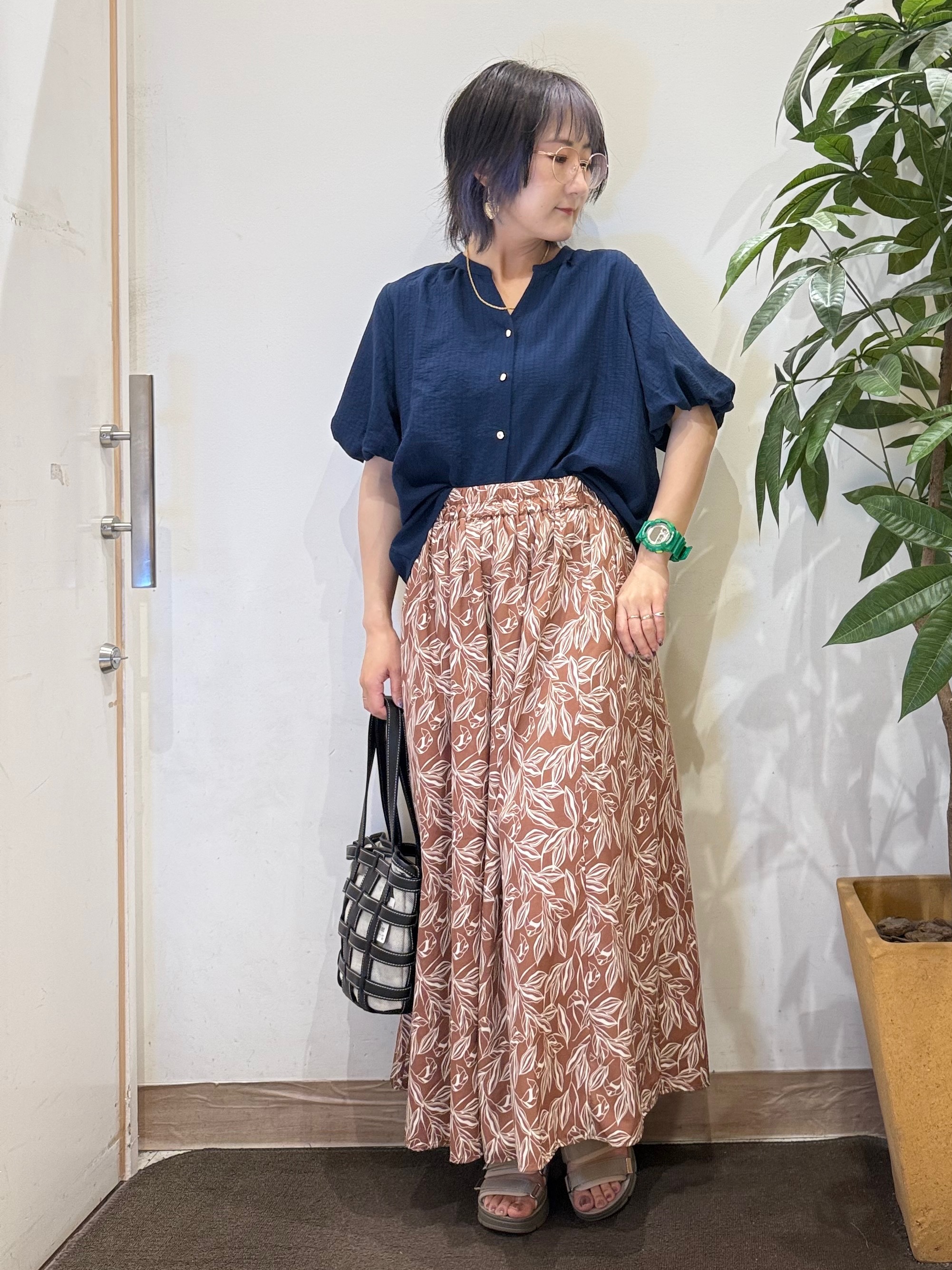 misakiさんの「SHOO･LA･RUE｜【S-LL/洗濯機可】バルーンスリーブ　キーネックブラウス」を使ったコーディネート