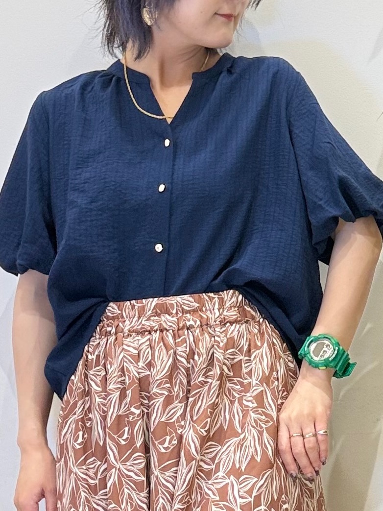misakiさんの「SHOO･LA･RUE｜【S-LL/洗濯機可】バルーンスリーブ　キーネックブラウス」を使ったコーディネート