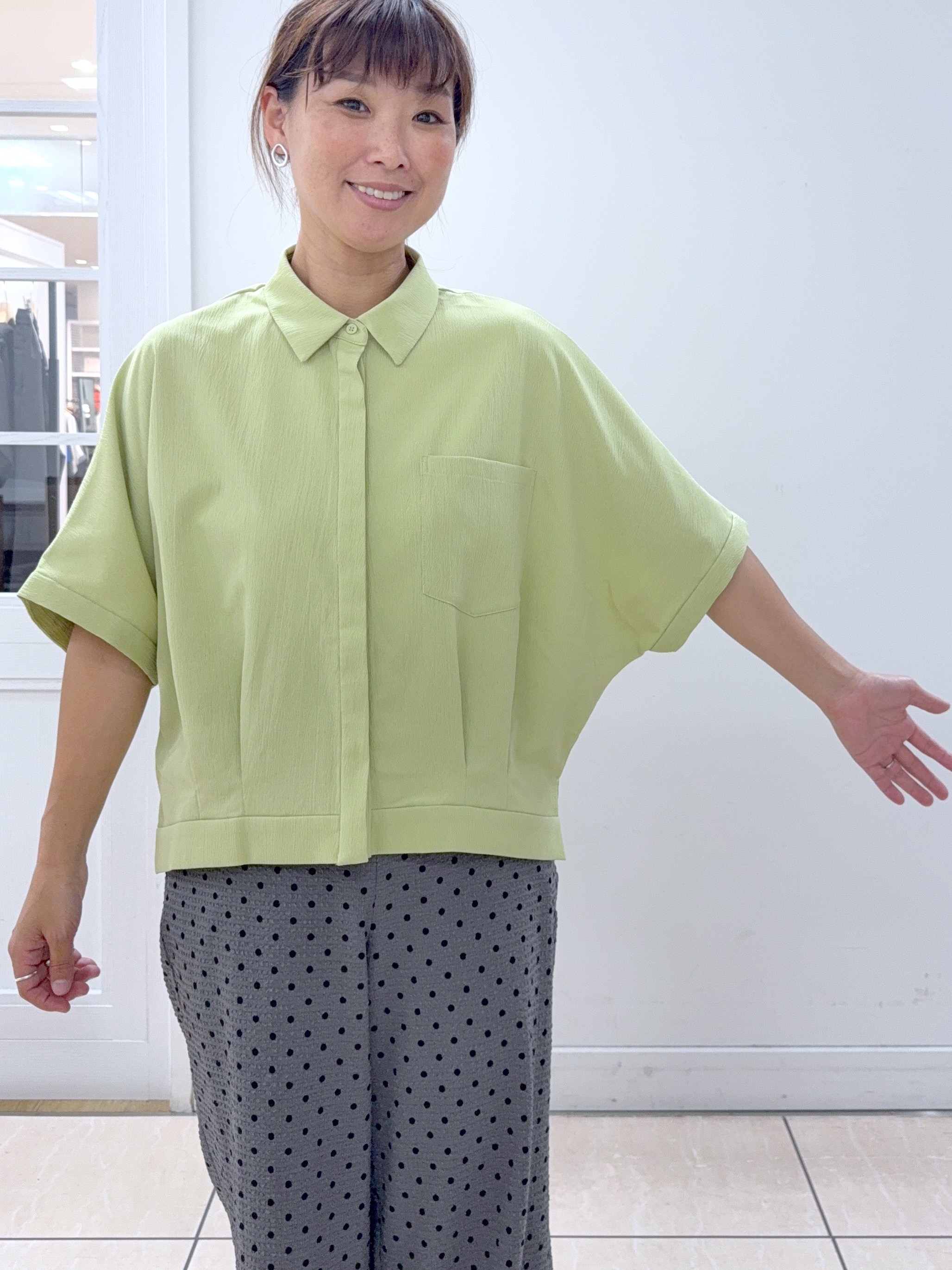 Osawaさんの「Dessin｜タックヘム クロップドシュリンクシャツ」を使ったコーディネート