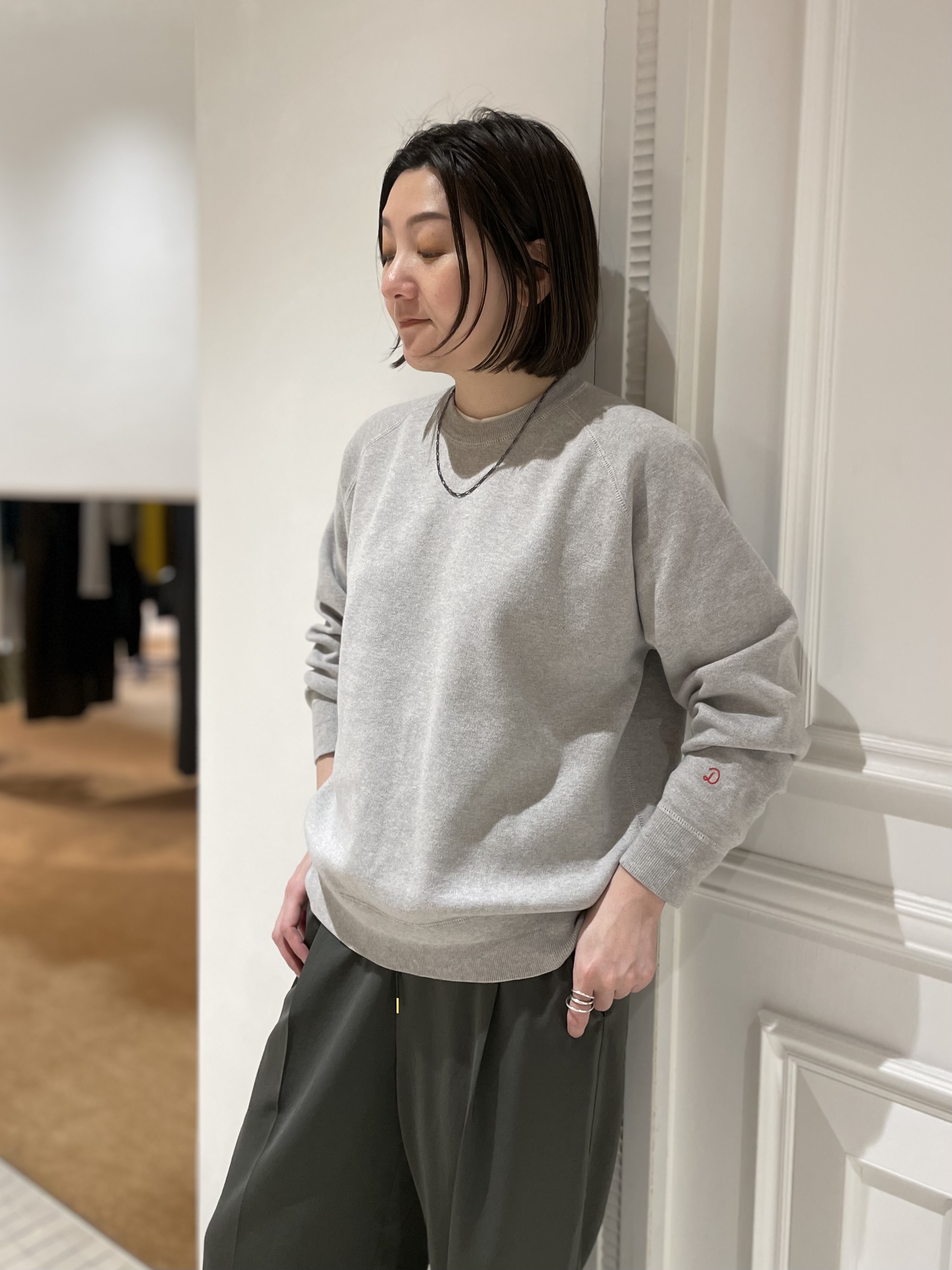 makiさんの「DRESSTERIOR｜【ウォッシャブル/ウエストゴム】サテンイージーパンツ」を使ったコーディネート
