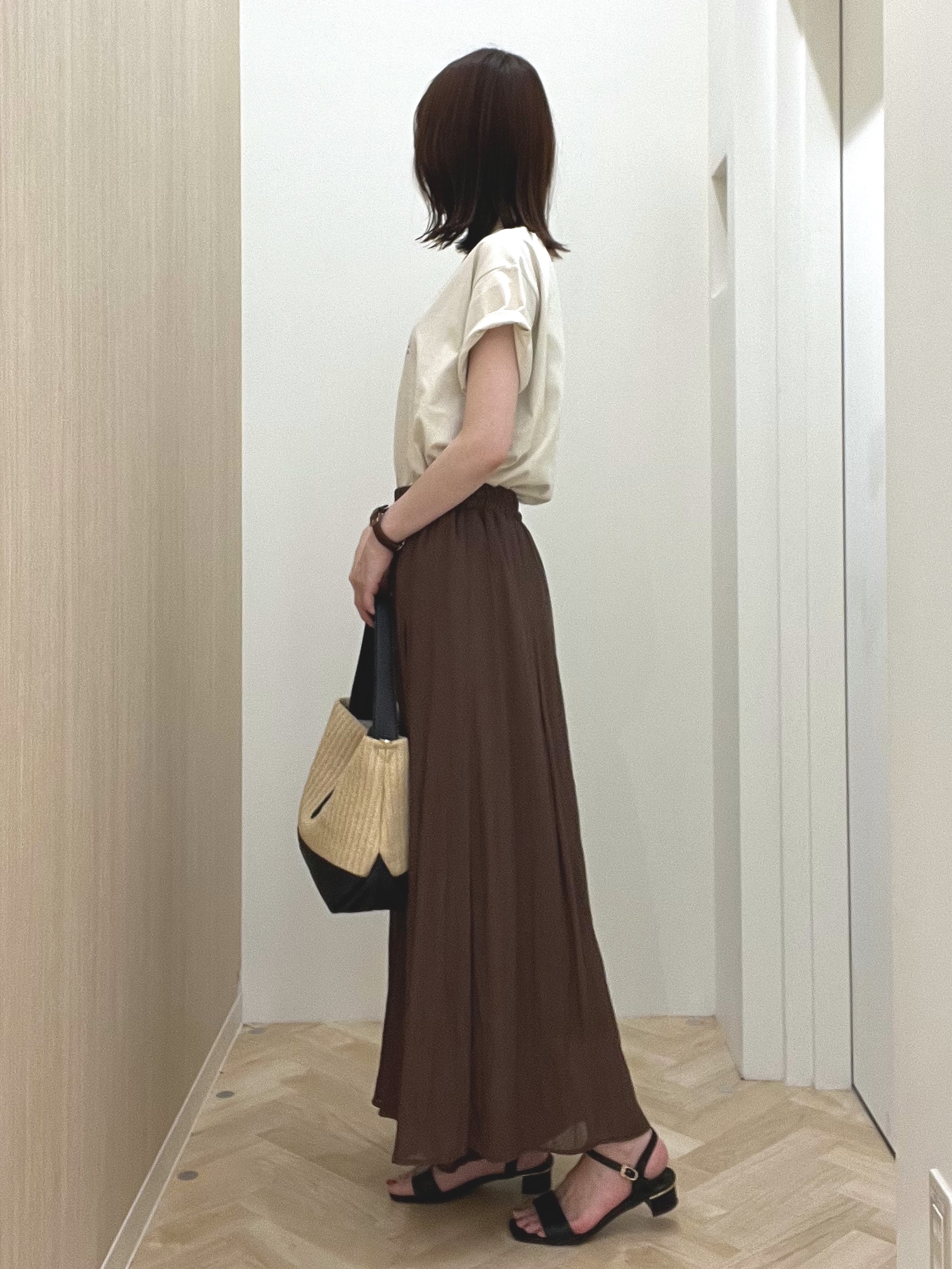  おまつさんの「grove｜【遮熱／吸水速乾／接触冷感／UVカット】ベーシックロゴTシャツ」を使ったコーディネート
