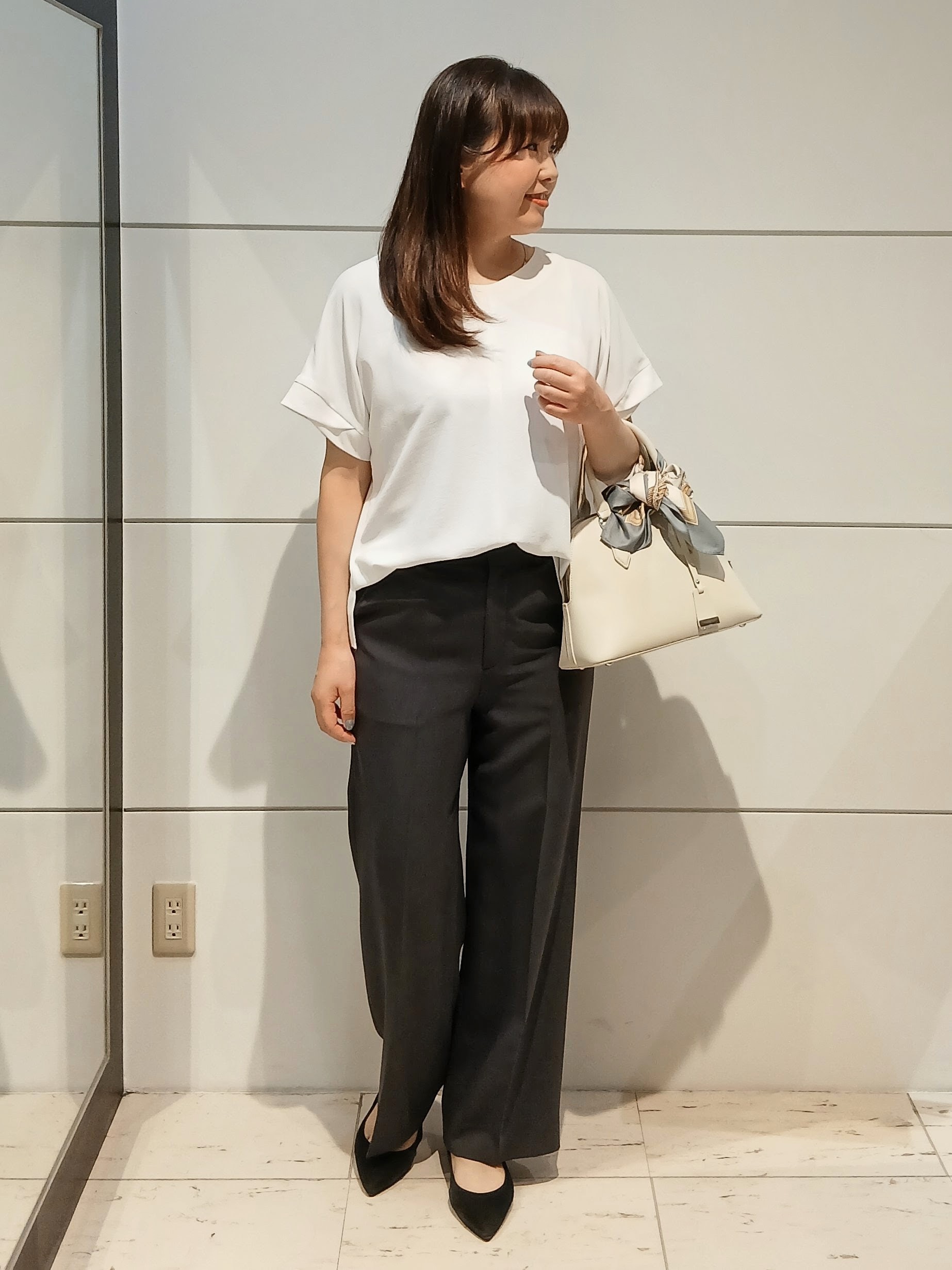 なみきさんの「UNTITLED｜【前後2WAY/はっ水/セットアップ可】リラクシーフレンチスリーブブラウス」を使ったコーディネート