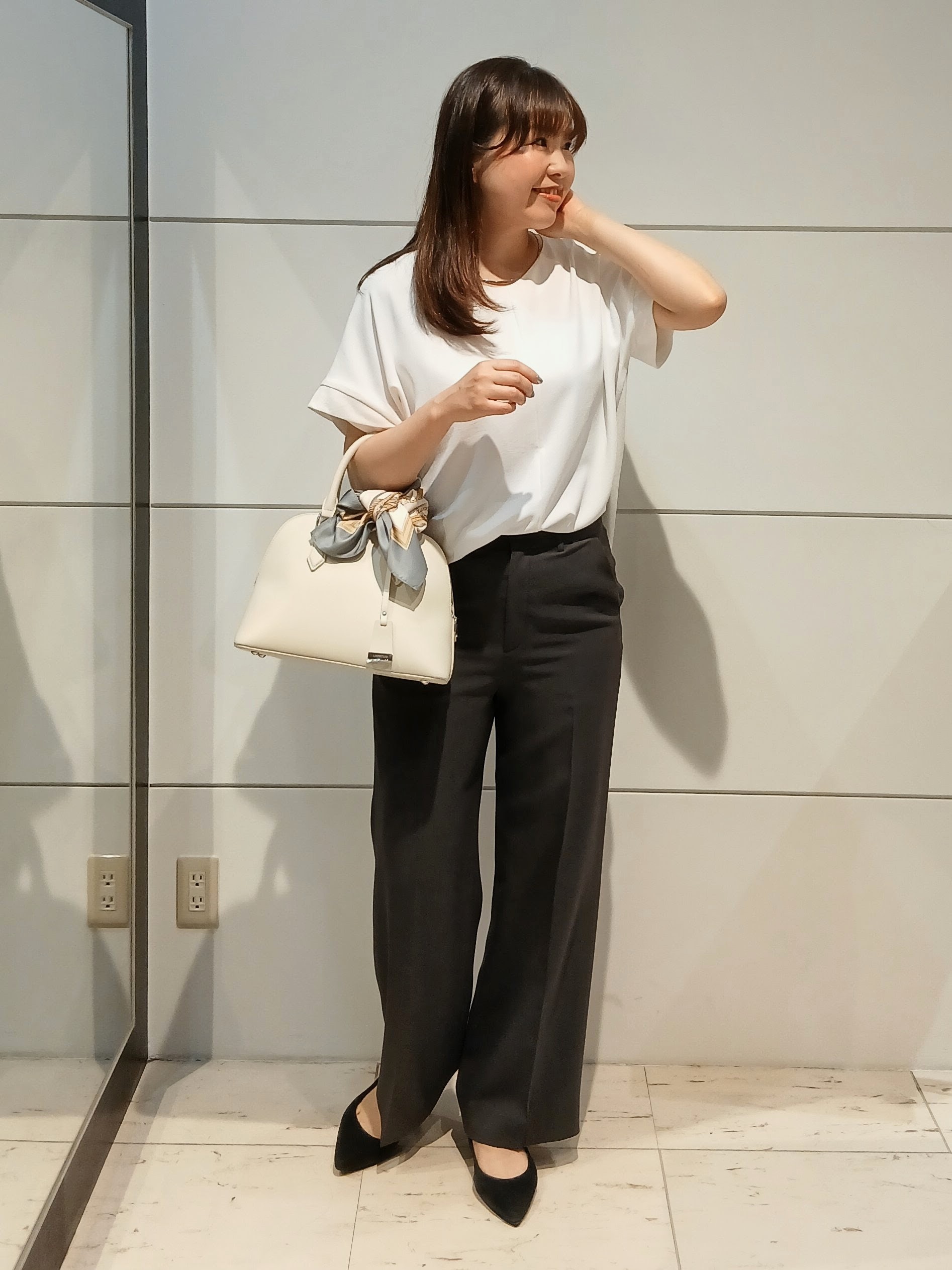 なみきさんの「UNTITLED｜【前後2WAY/はっ水/セットアップ可】リラクシーフレンチスリーブブラウス」を使ったコーディネート