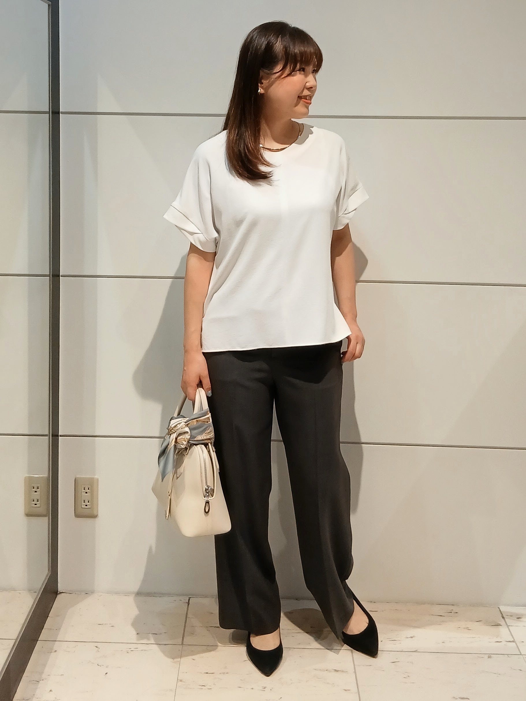 なみきさんの「UNTITLED｜【前後2WAY/はっ水/セットアップ可】リラクシーフレンチスリーブブラウス」を使ったコーディネート