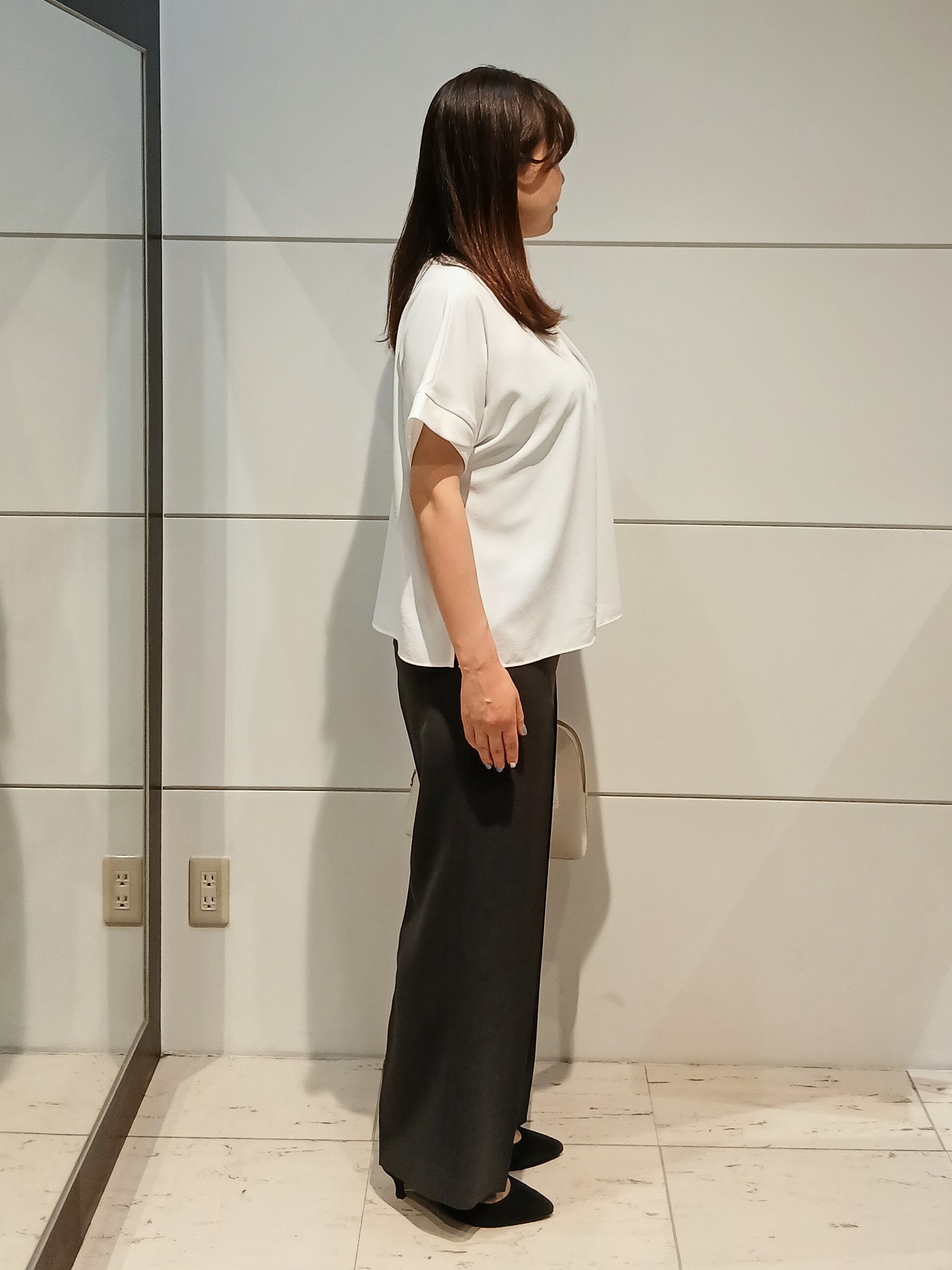 なみきさんの「UNTITLED｜【前後2WAY/はっ水/セットアップ可】リラクシーフレンチスリーブブラウス」を使ったコーディネート