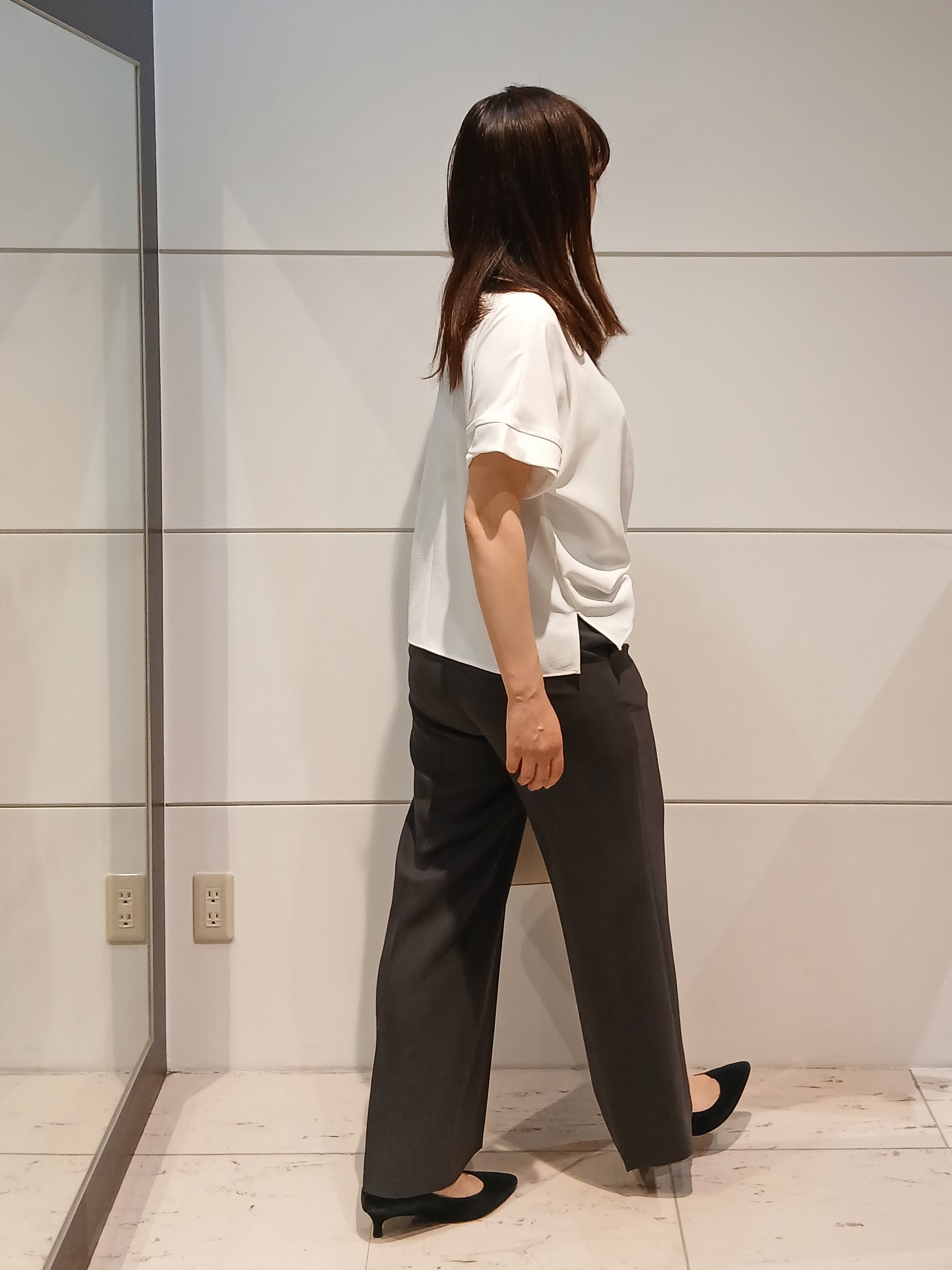 なみきさんの「UNTITLED｜【前後2WAY/はっ水/セットアップ可】リラクシーフレンチスリーブブラウス」を使ったコーディネート