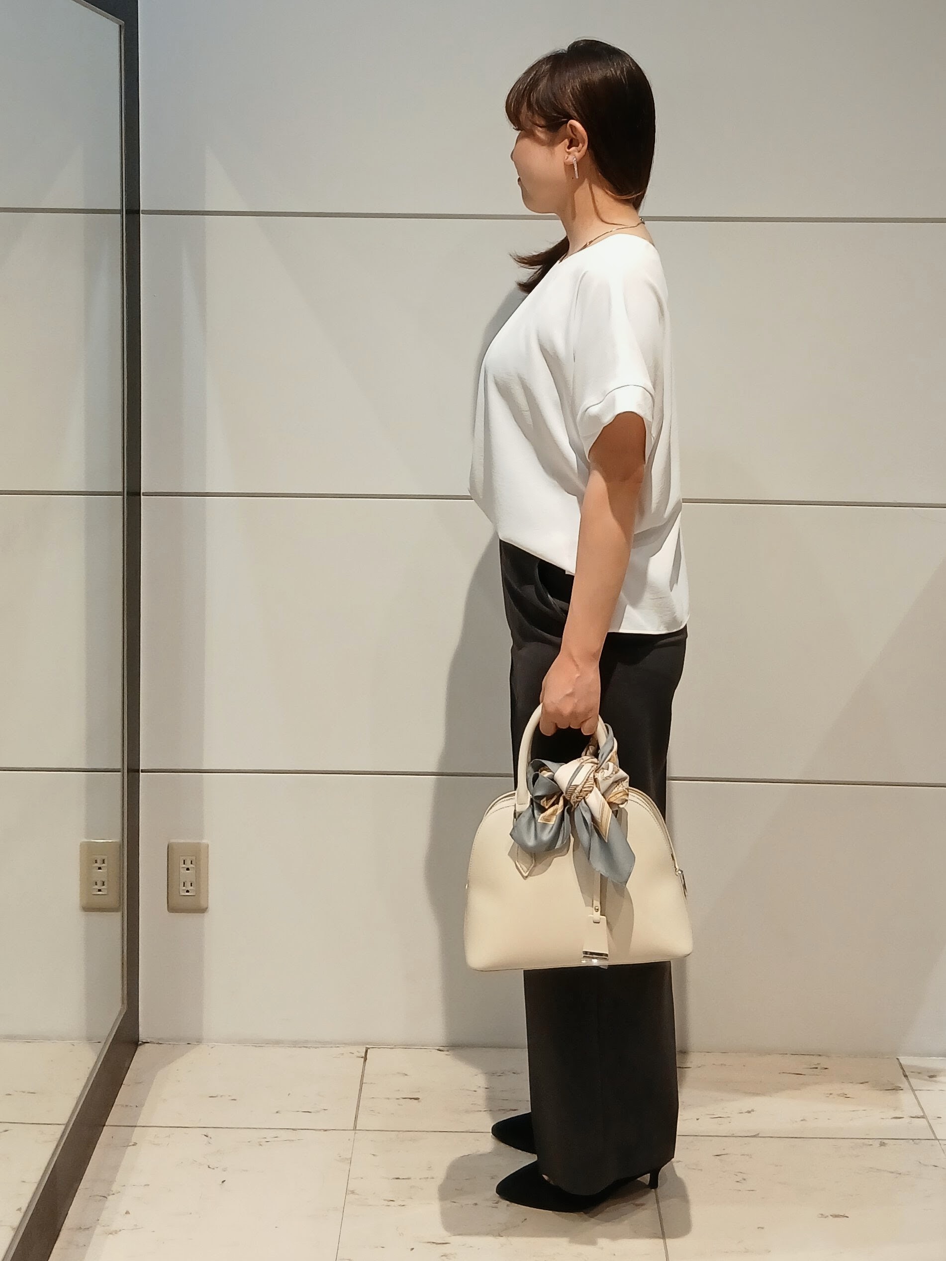 なみきさんの「UNTITLED｜【前後2WAY/はっ水/セットアップ可】リラクシーフレンチスリーブブラウス」を使ったコーディネート