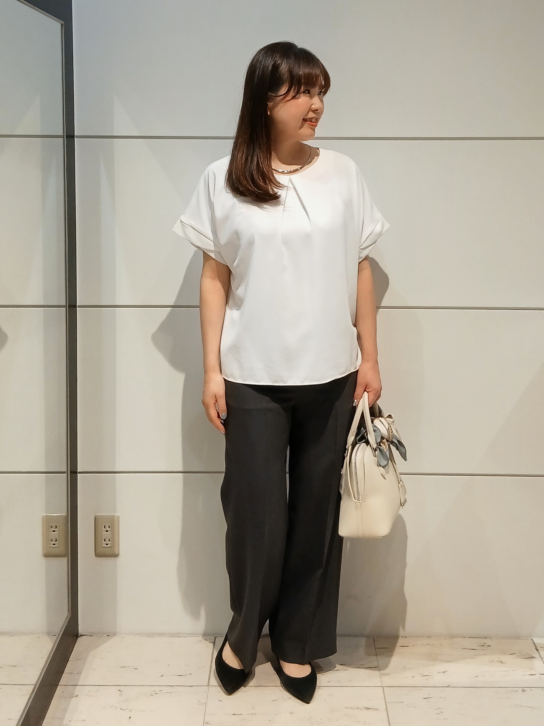 なみきさんの「UNTITLED｜【前後2WAY/はっ水/セットアップ可】リラクシーフレンチスリーブブラウス」を使ったコーディネート