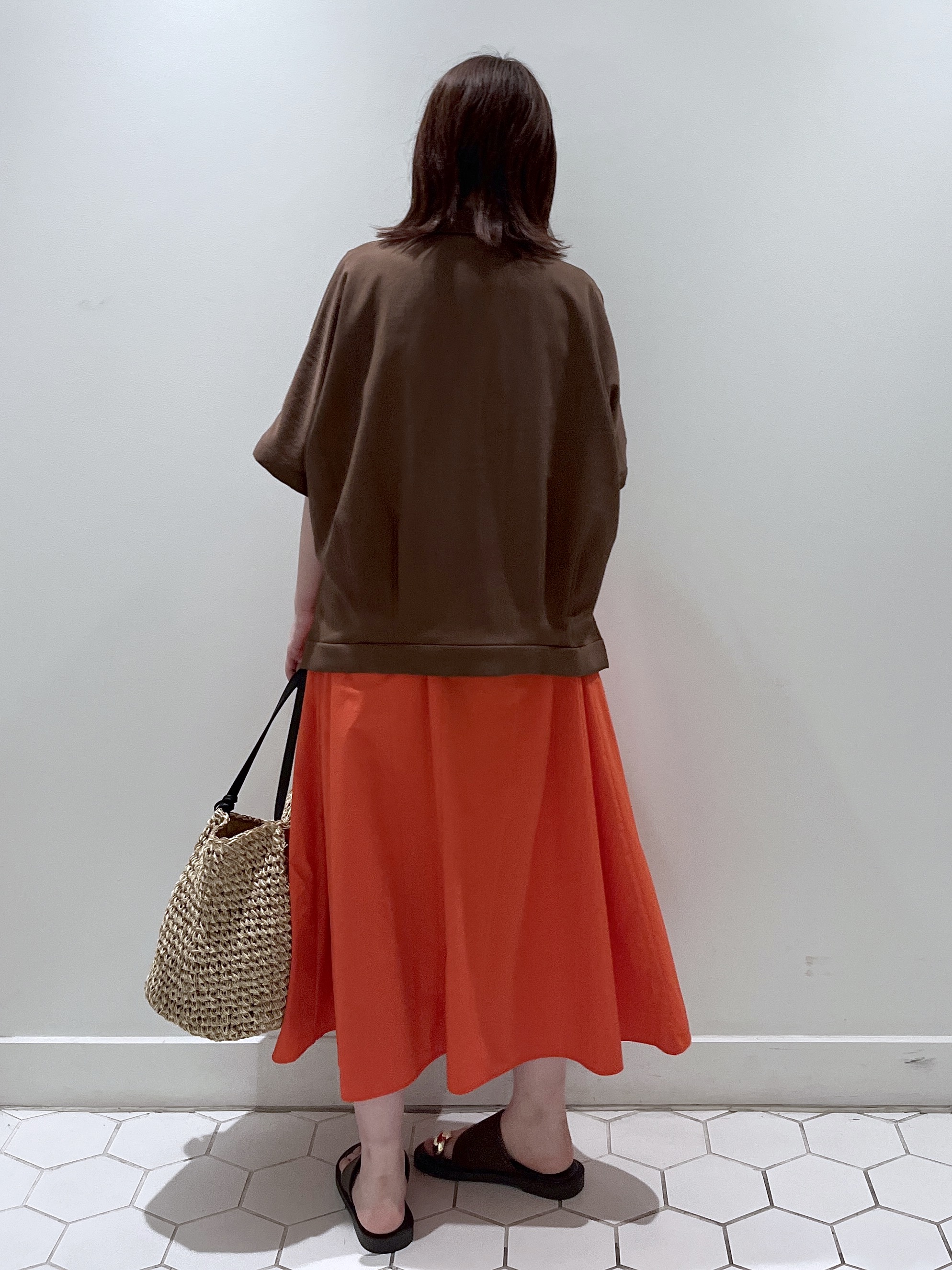 Makinoさんの「Dessin｜タックヘム クロップドシュリンクシャツ」を使ったコーディネート