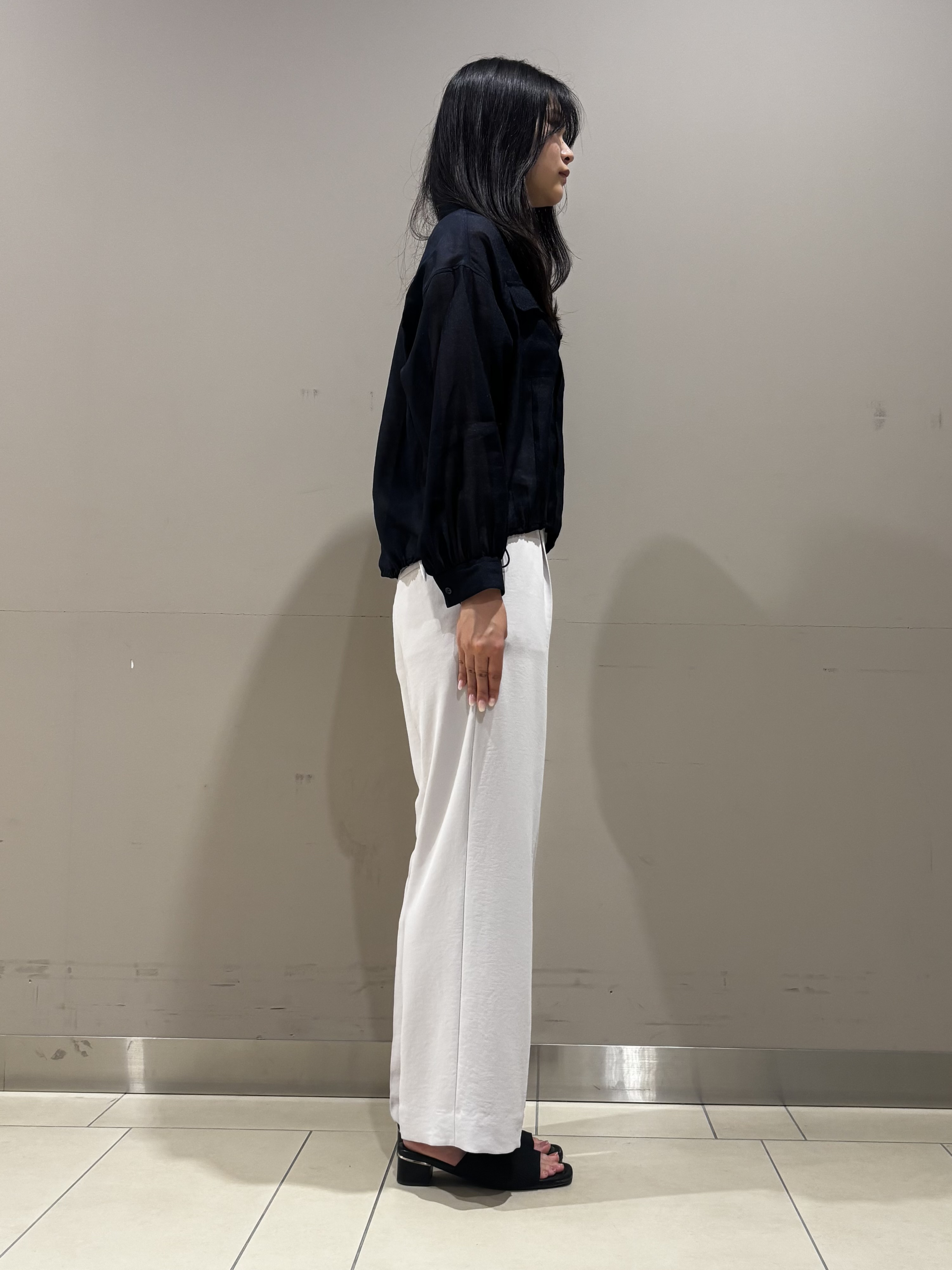 Misakiさんの「INDIVI｜【トレンド／2WAY】裾ドロスト付きシアーブラウスブルゾン」を使ったコーディネート