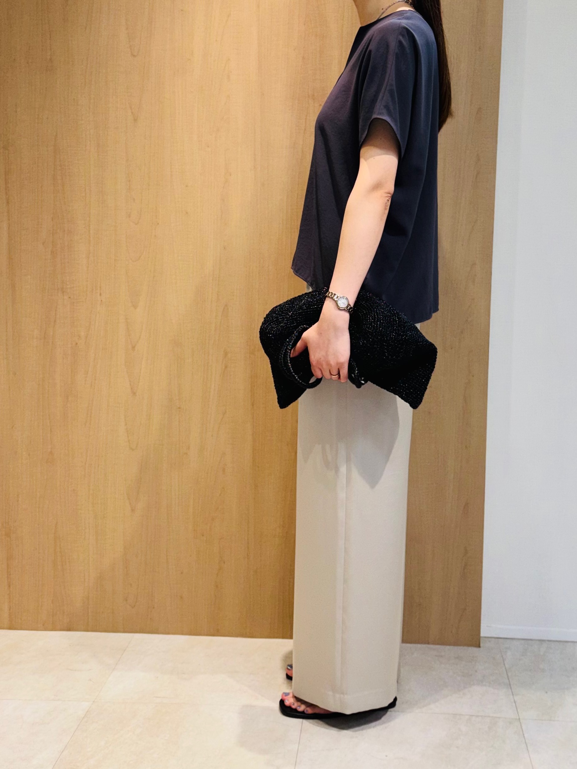 todaさんの「UNTITLED｜【UV/接触冷感/セットアップ可】リラクシーキーVネックブラウス」を使ったコーディネート