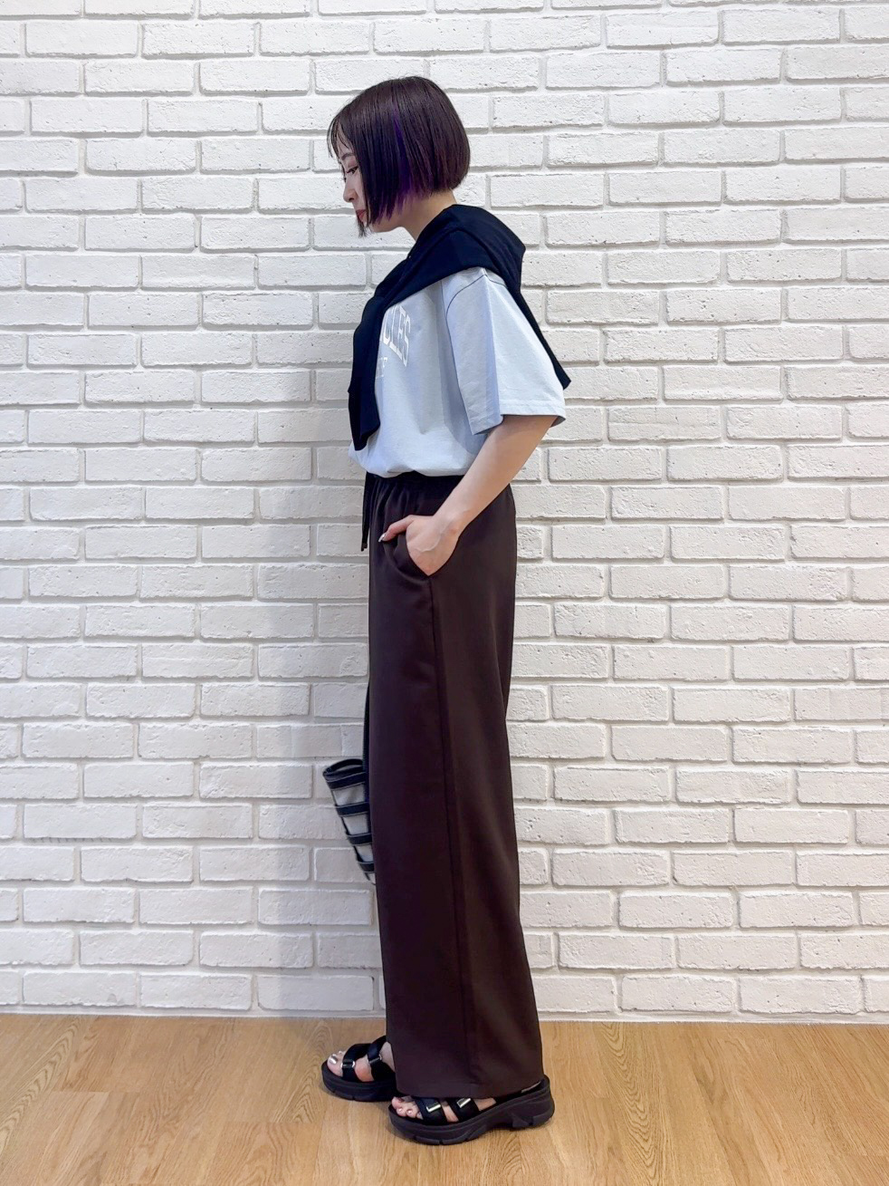 𝐜𝐡𝐢𝐤𝐚さんの「SHOO･LA･RUE｜【綿100%/S-LL/プチプラ】ゆるシルエット シンプルTシャツ」を使ったコーディネート