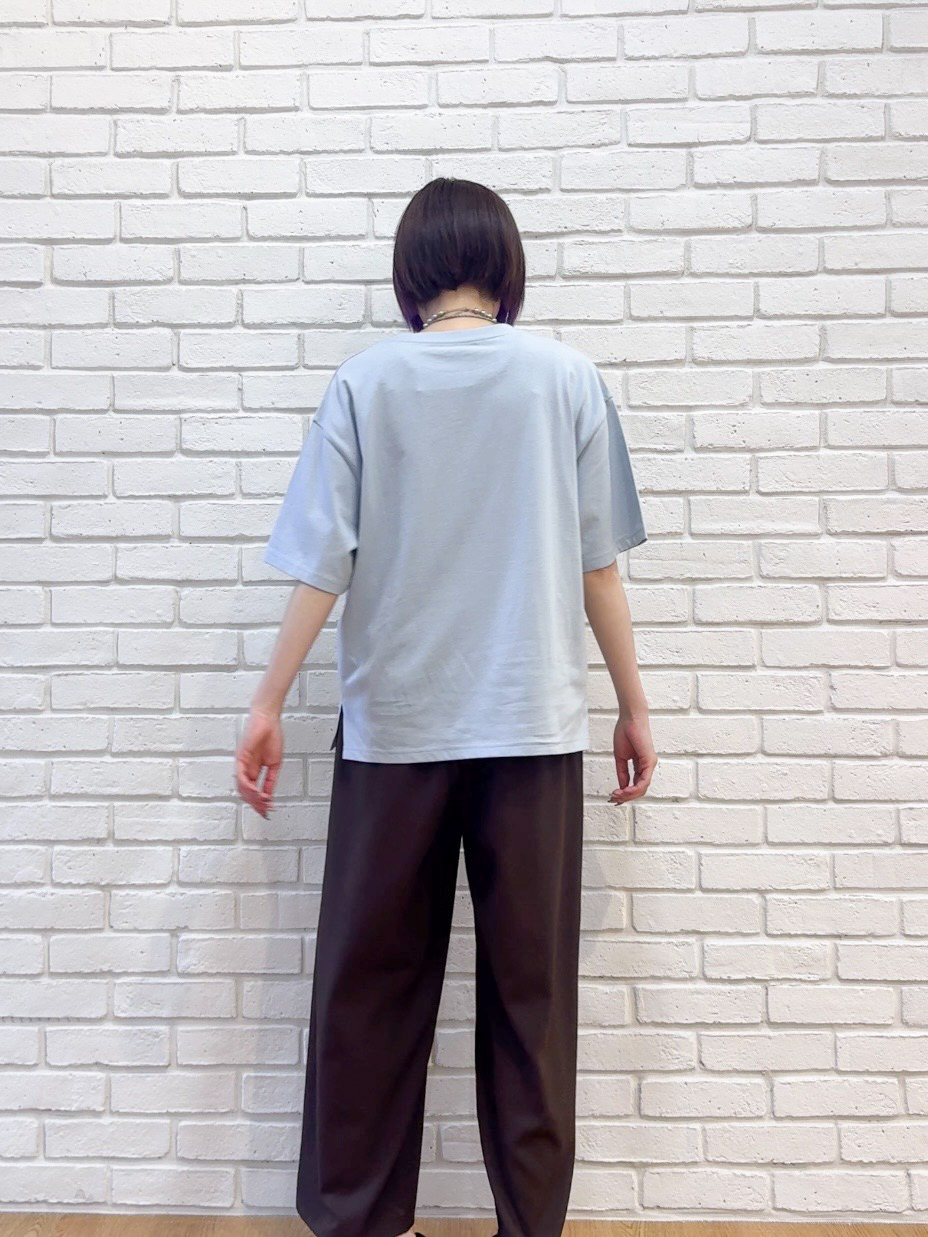 𝐜𝐡𝐢𝐤𝐚さんの「SHOO･LA･RUE｜【綿100%/S-LL/プチプラ】ゆるシルエット シンプルTシャツ」を使ったコーディネート