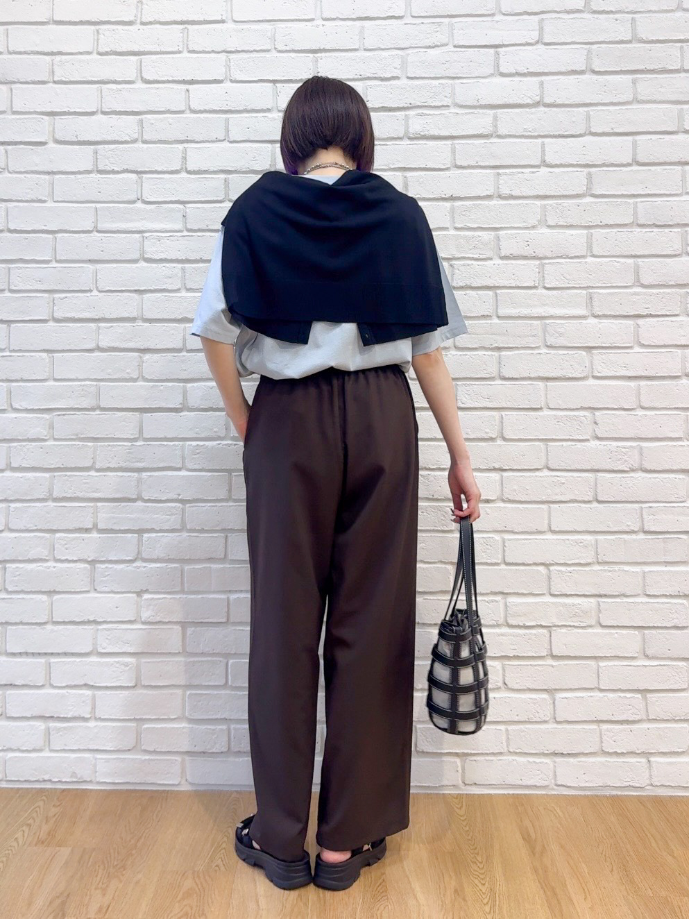 𝐜𝐡𝐢𝐤𝐚さんの「SHOO･LA･RUE｜【綿100%/S-LL/プチプラ】ゆるシルエット シンプルTシャツ」を使ったコーディネート