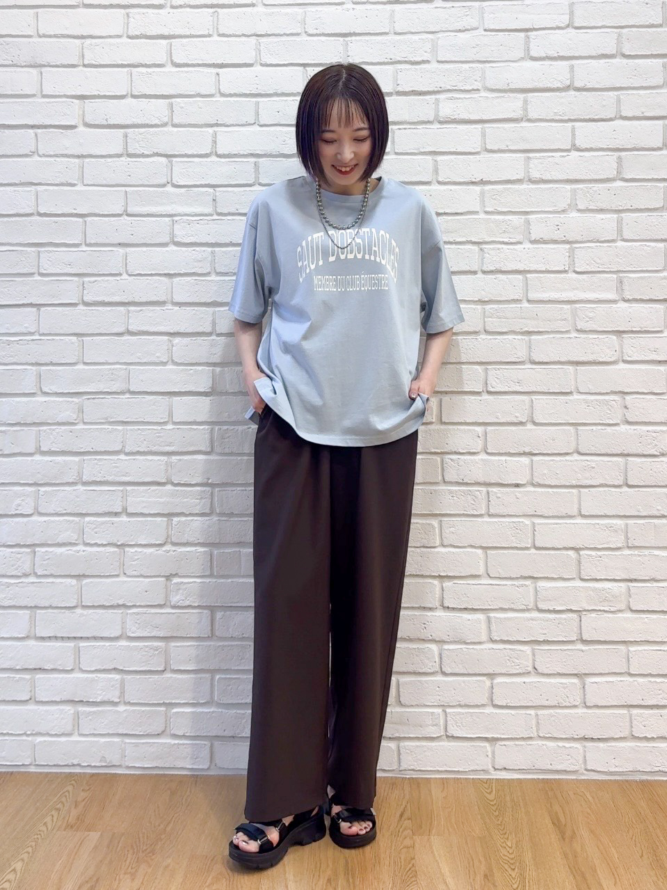 𝐜𝐡𝐢𝐤𝐚さんの「SHOO･LA･RUE｜【綿100%/S-LL/プチプラ】ゆるシルエット シンプルTシャツ」を使ったコーディネート