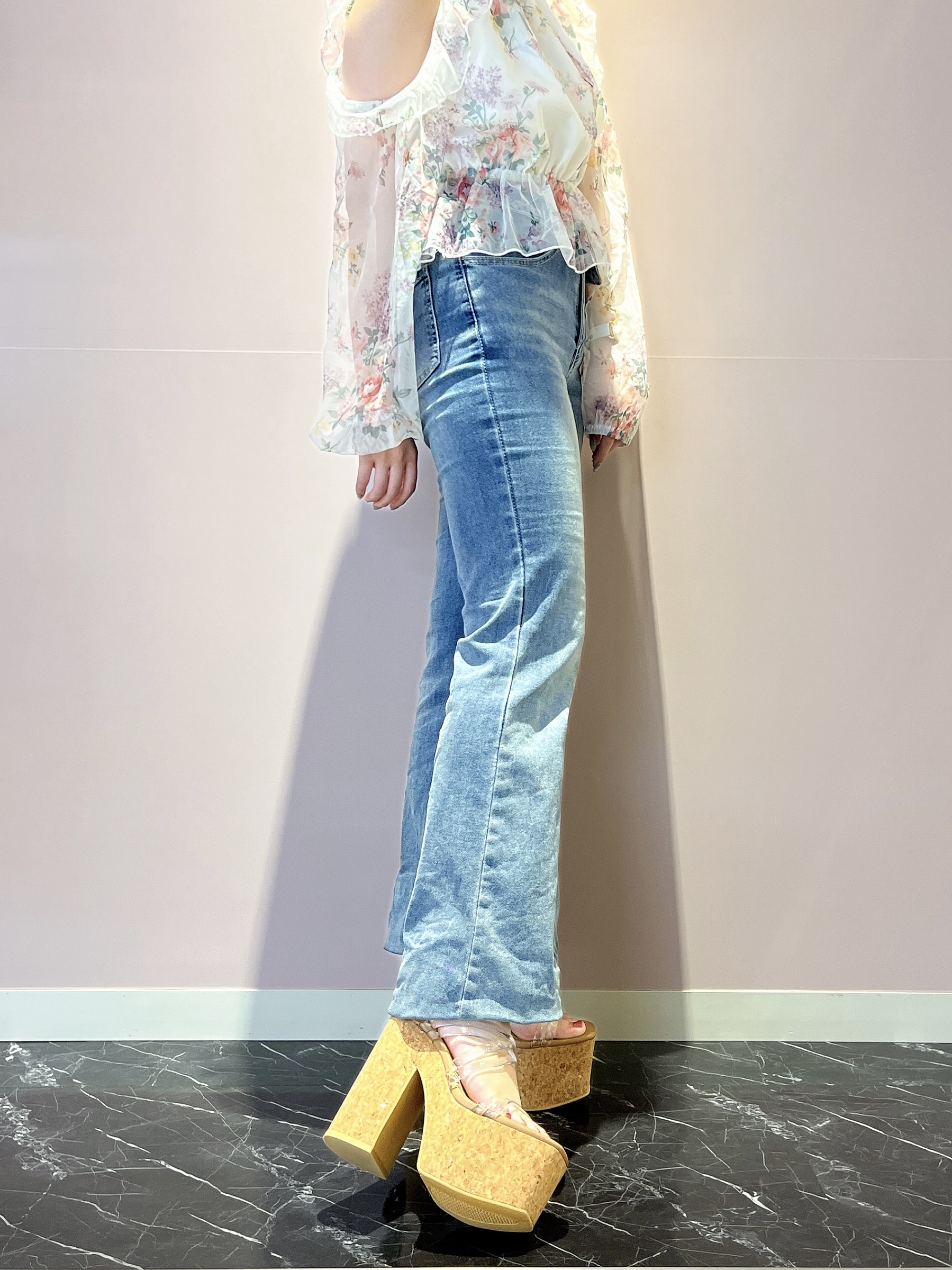このかさんの「ESPERANZA｜【NEWシリーズ】アゲ盛りチューブミュール 26SS」を使ったコーディネート
