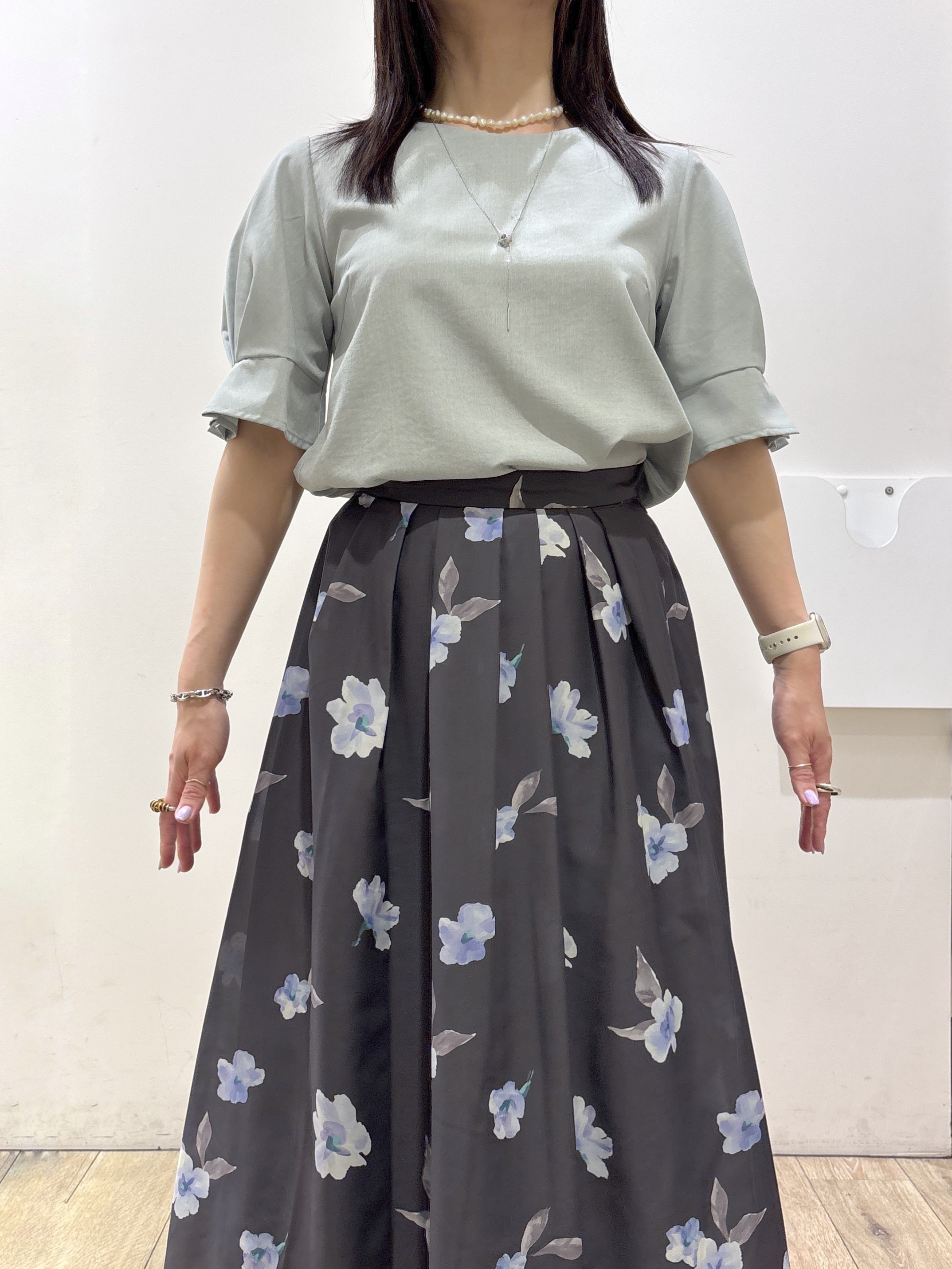 mameさんの「index｜【接触冷感】タックパフスリーブブラウス《吸水速乾／防シワ／洗濯機OK／XS～3L／6col》」を使ったコーディネート