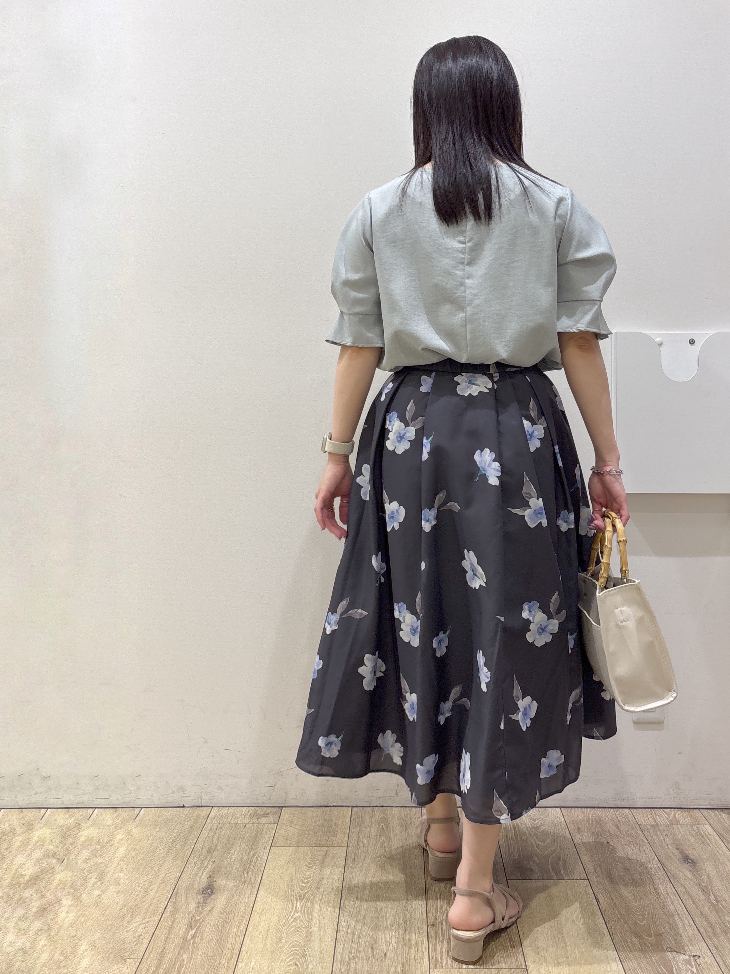 mameさんの「index｜【接触冷感】タックパフスリーブブラウス《吸水速乾／防シワ／洗濯機OK／XS～3L／6col》」を使ったコーディネート