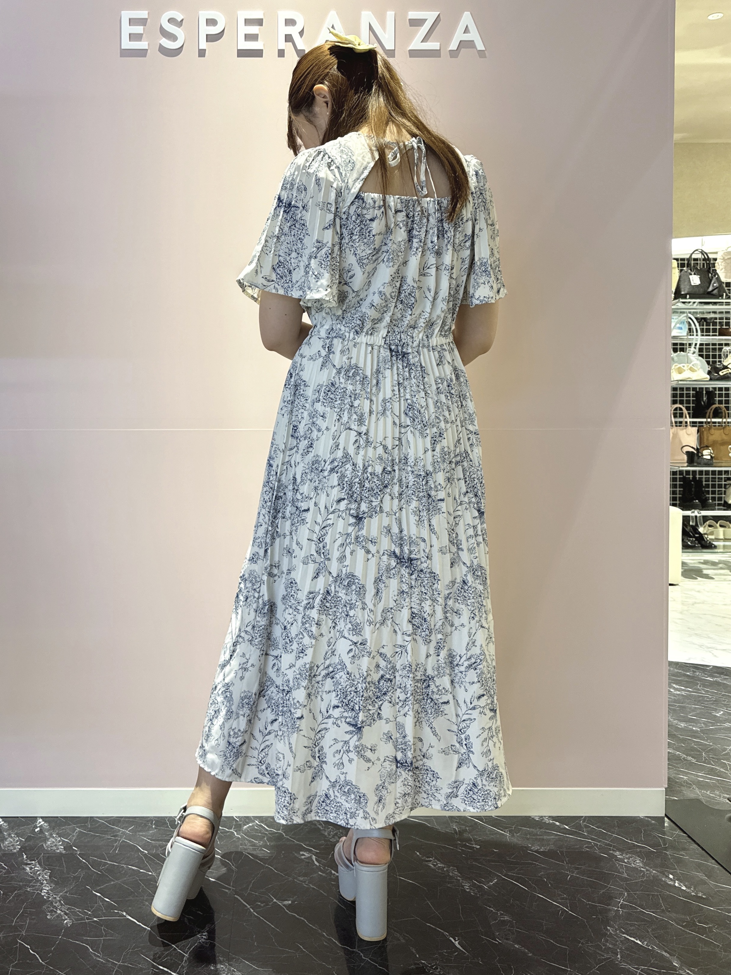 neinaさんの「ESPERANZA｜ラク盛り厚底サンダルⅢ」を使ったコーディネート