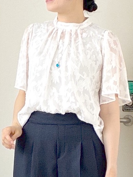  beni_gingerさんの「Reflect｜【選べる2柄／セットアップ可】プチスタンドカラーブラウス」を使ったコーディネート
