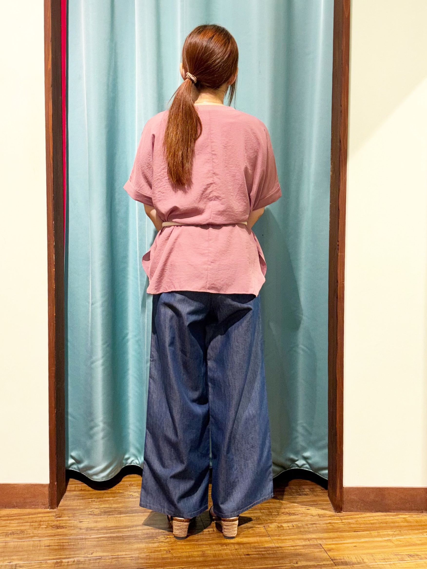 tukiさんの「SHOO･LA･RUE｜【ひんやり/着丈選べる/体型カバー】洗濯後しわになりにくい さらさらドルマンブラウス」を使ったコーディネート