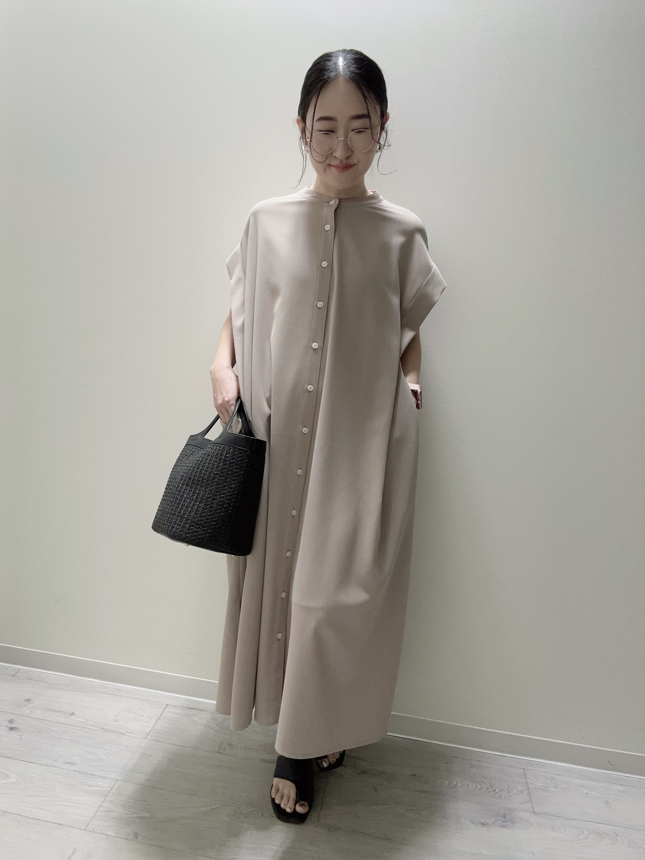 末廣美智子さんの「Reflect｜すっきり見えバンドカラーシャツワンピース」を使ったコーディネート