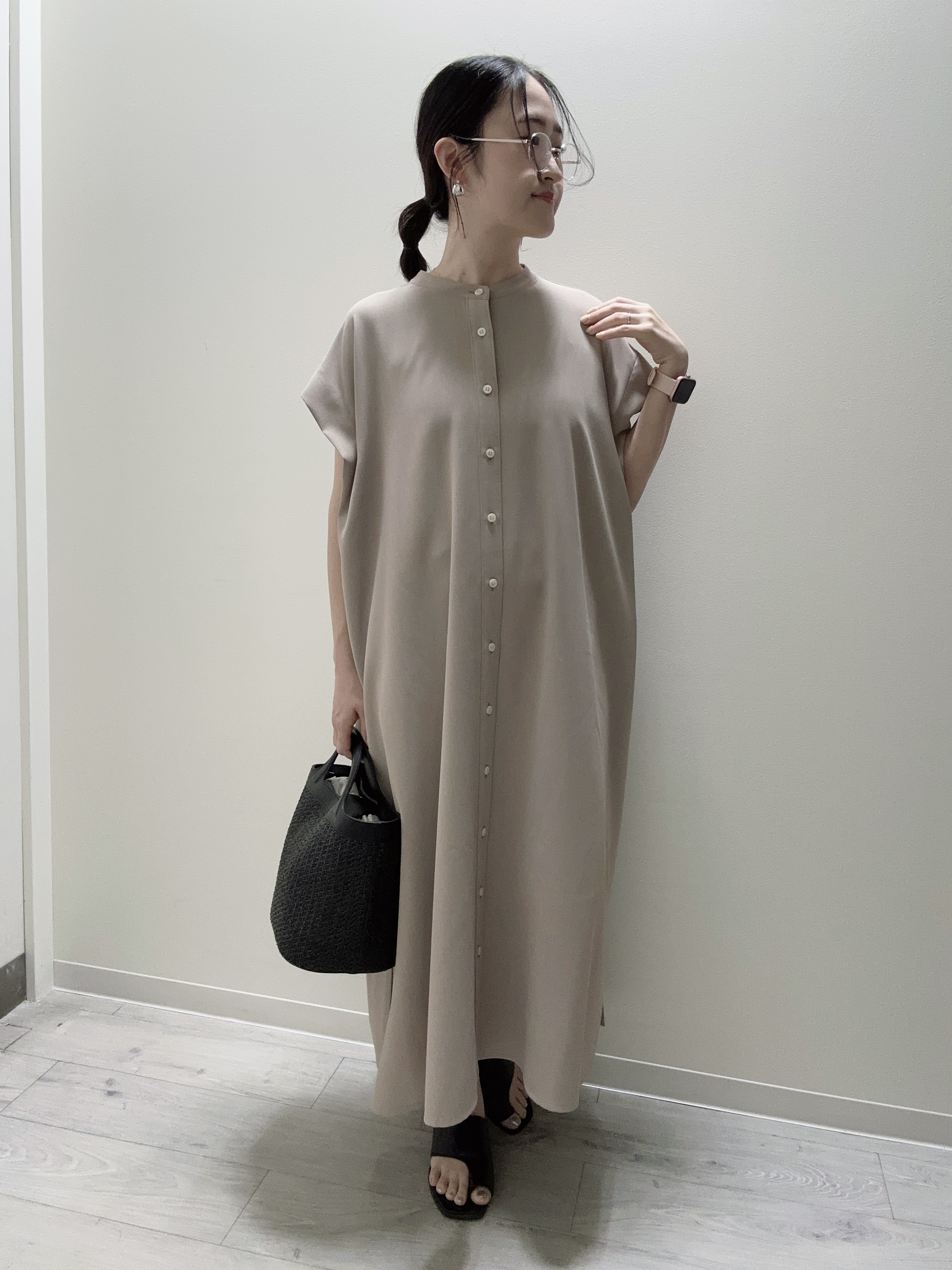 末廣美智子さんの「Reflect｜すっきり見えバンドカラーシャツワンピース」を使ったコーディネート