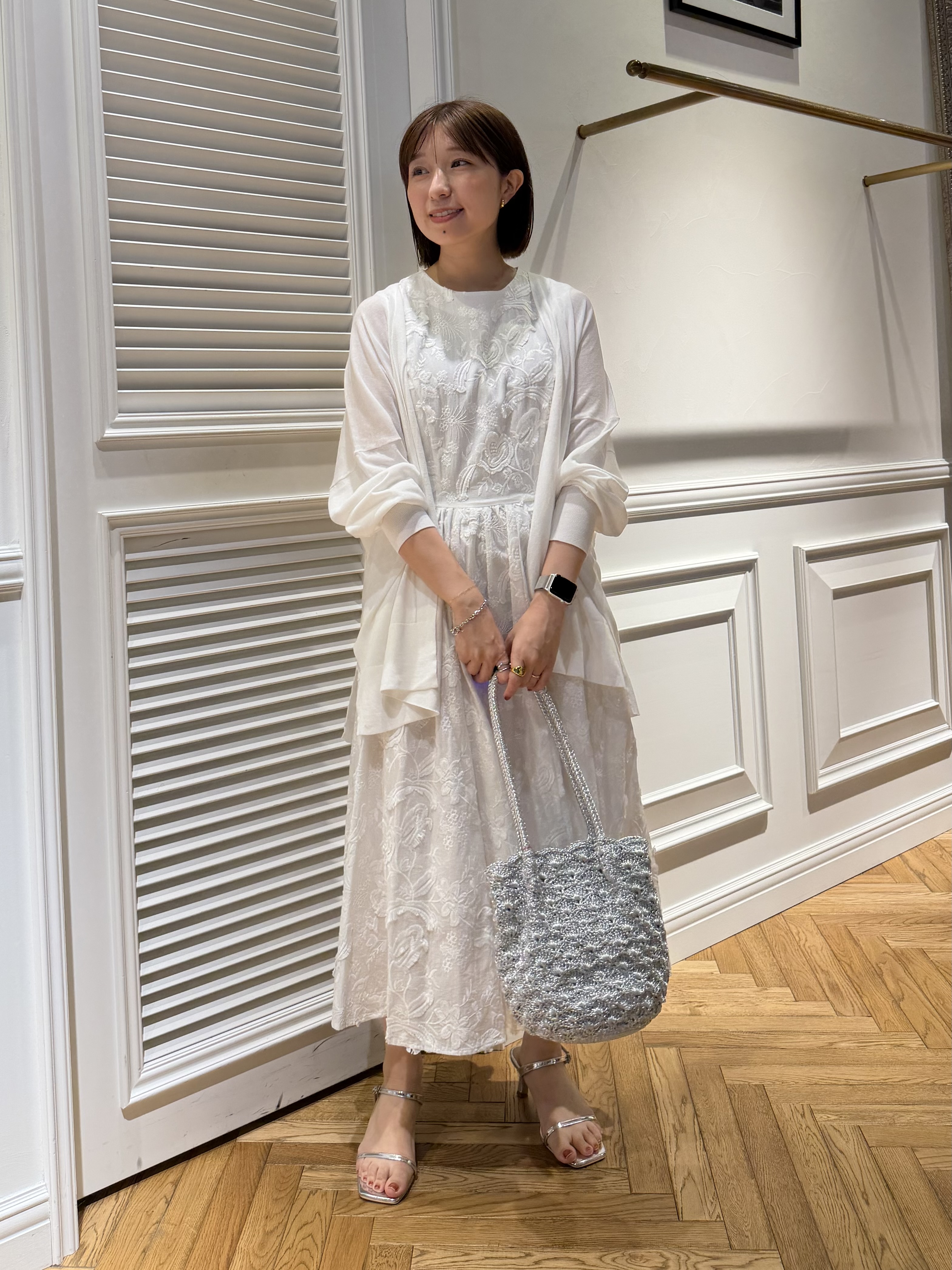 つじ まこさんの「DRESSTERIOR｜【ウォッシャブル】コットン エンブロイダリードレス」を使ったコーディネート