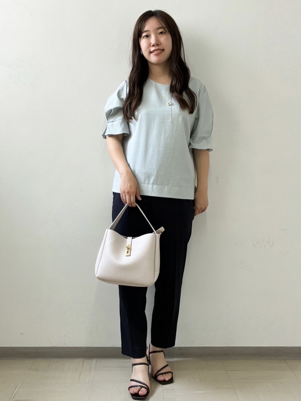kurumiさんの「index｜【接触冷感】タックパフスリーブブラウス《吸水速乾／防シワ／洗濯機OK／XS～3L／6col》」を使ったコーディネート