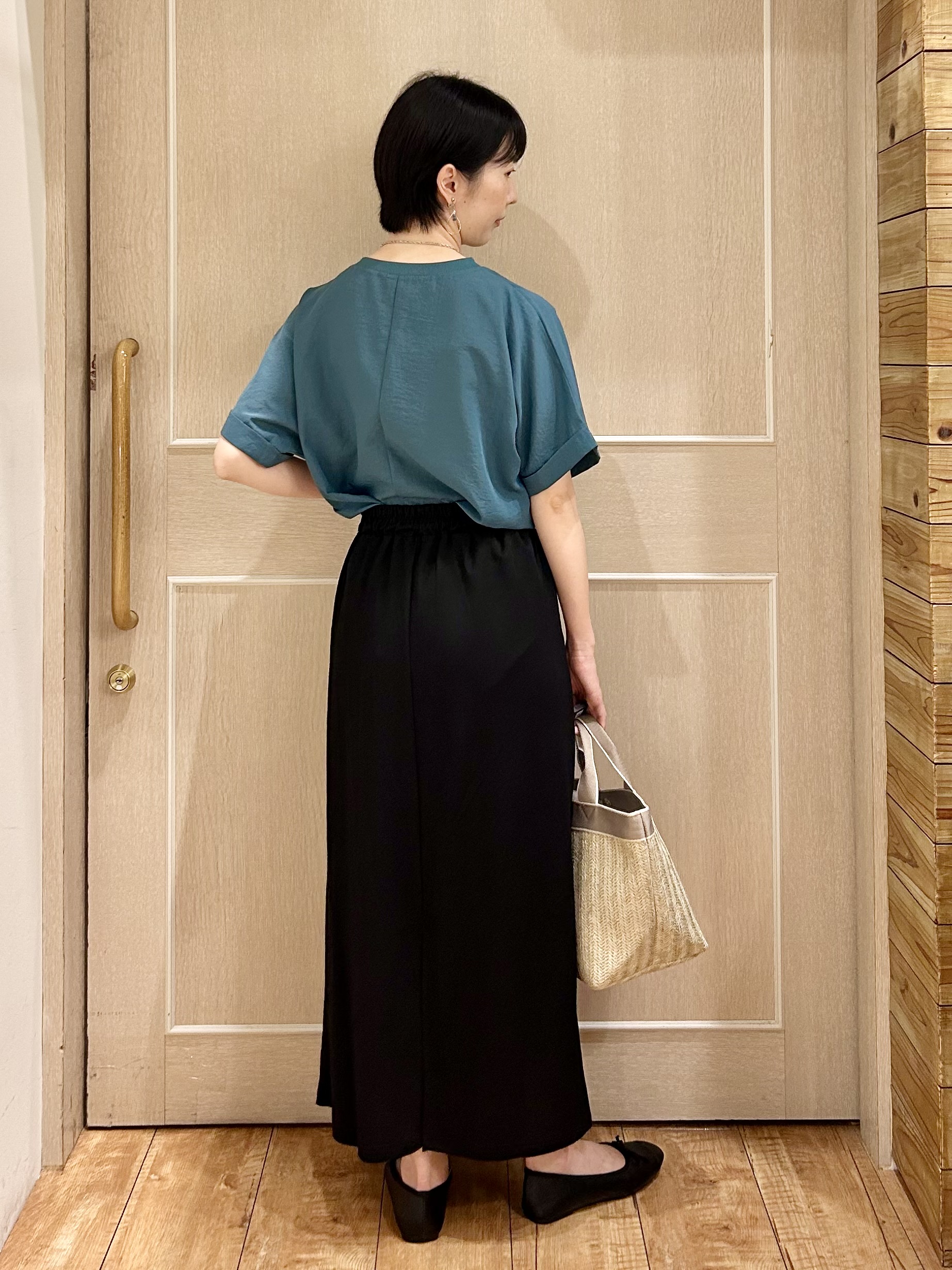 ちぐささんの「SHOO･LA･RUE｜【着丈選べる/ひんやり/体型カバー】洗濯後しわになりにくい さらっとドルマントップス」を使ったコーディネート