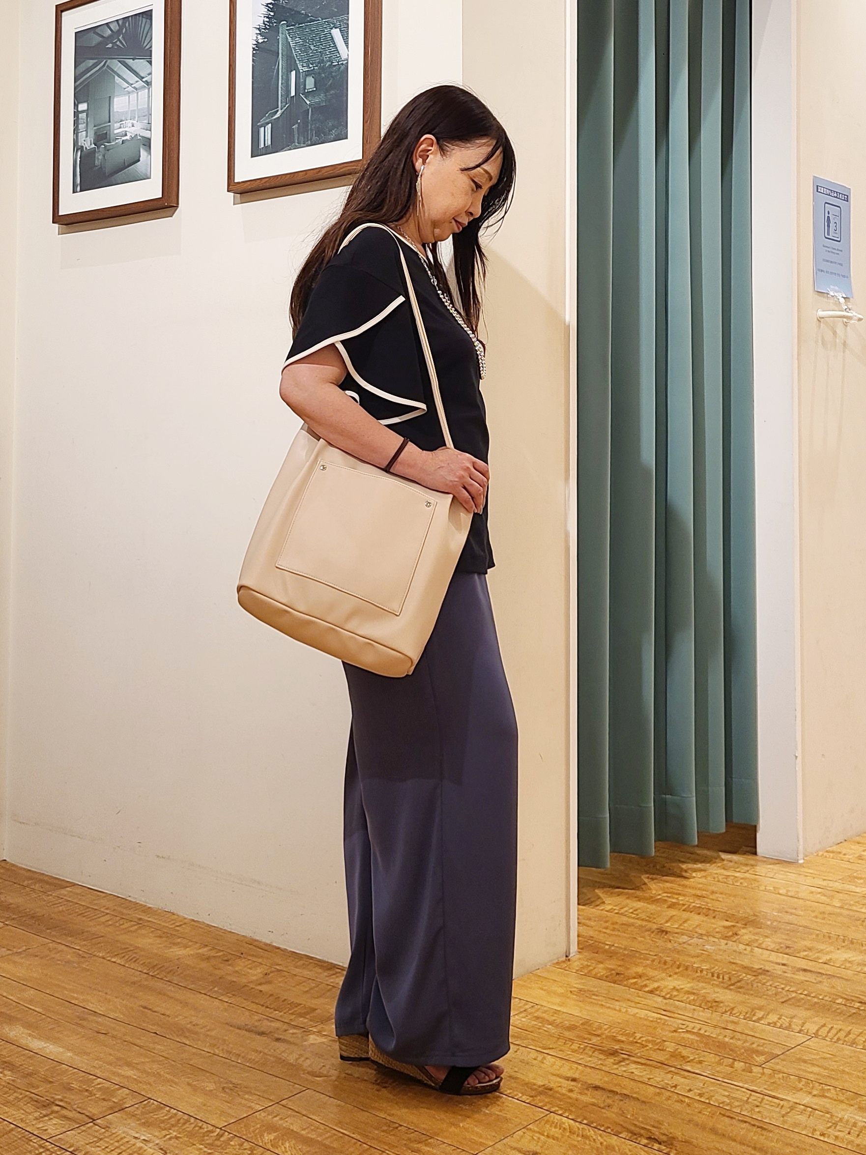 ポンタさんの「SHOO･LA･RUE｜【ひんやり/洗濯機可/S-LL】配色パイピング フレアスリーブトップス」を使ったコーディネート