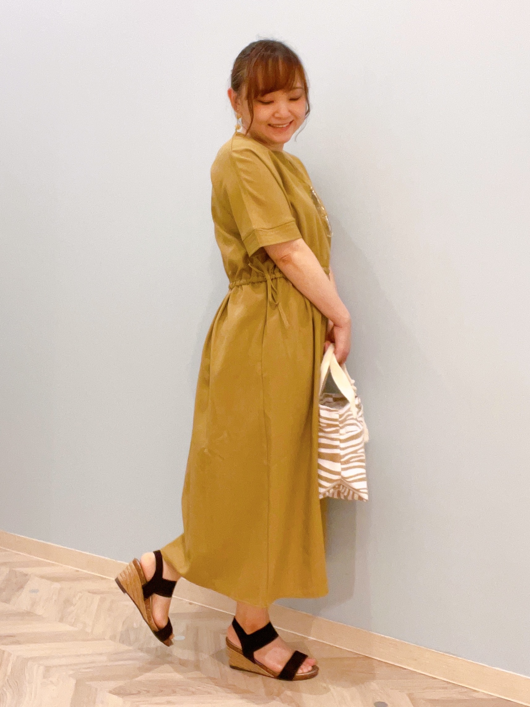 kitaさんの「SHOO･LA･RUE｜【洗濯機可/体型カバー】ウエストシャーリングでお腹周りが気にならない 麻調スキッパー脇リボンワンピー」を使ったコーディネート