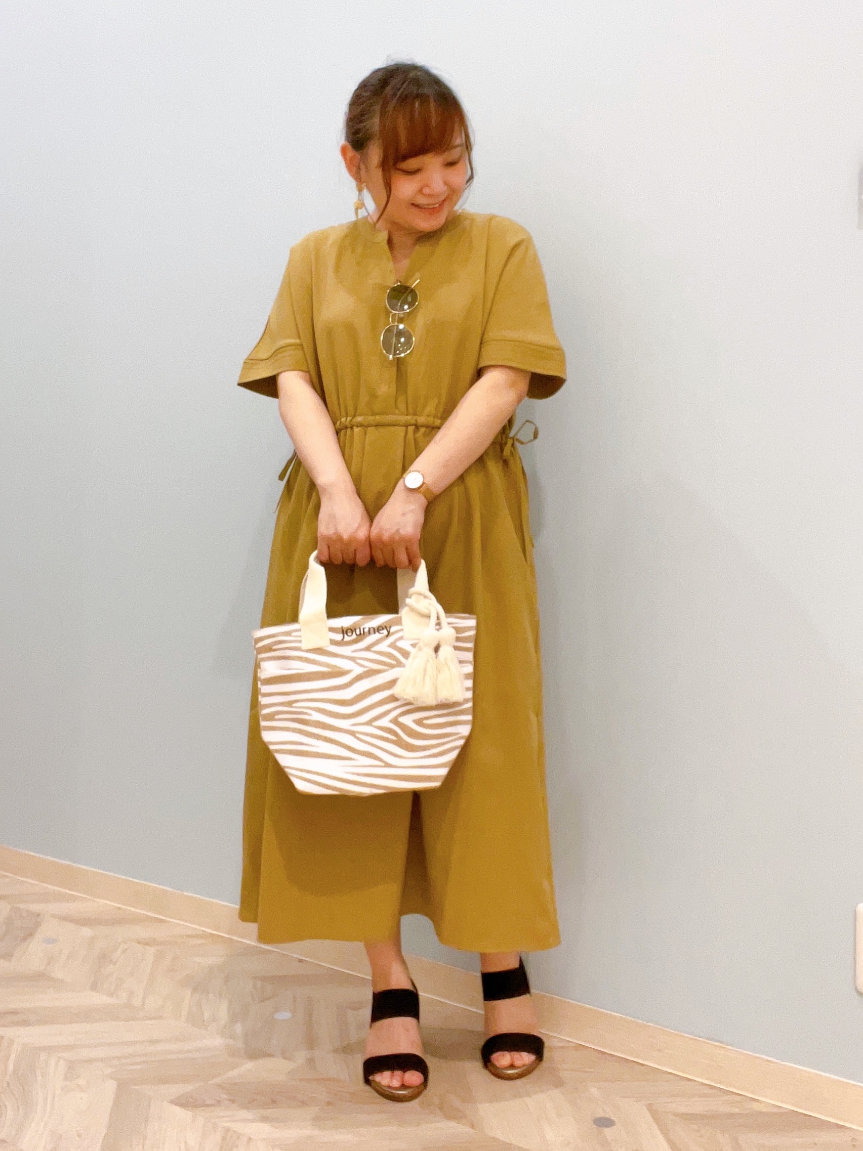 kitaさんの「SHOO･LA･RUE｜【洗濯機可/体型カバー】ウエストシャーリングでお腹周りが気にならない 麻調スキッパー脇リボンワンピー」を使ったコーディネート