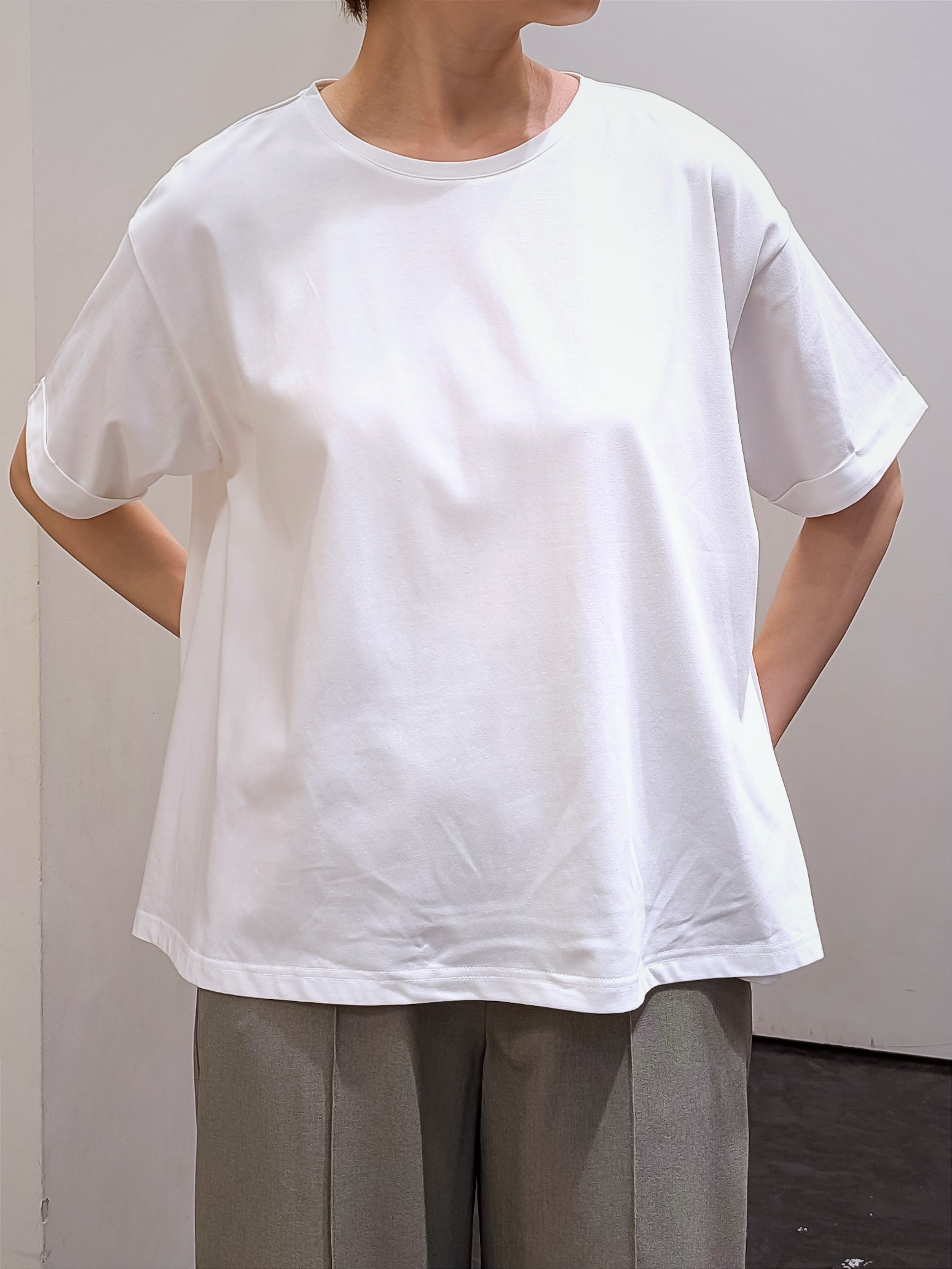やまちゃんさんの「grove｜【遮熱／吸水速乾／接触冷感／UVカット】フレアシルエットTシャツ」を使ったコーディネート