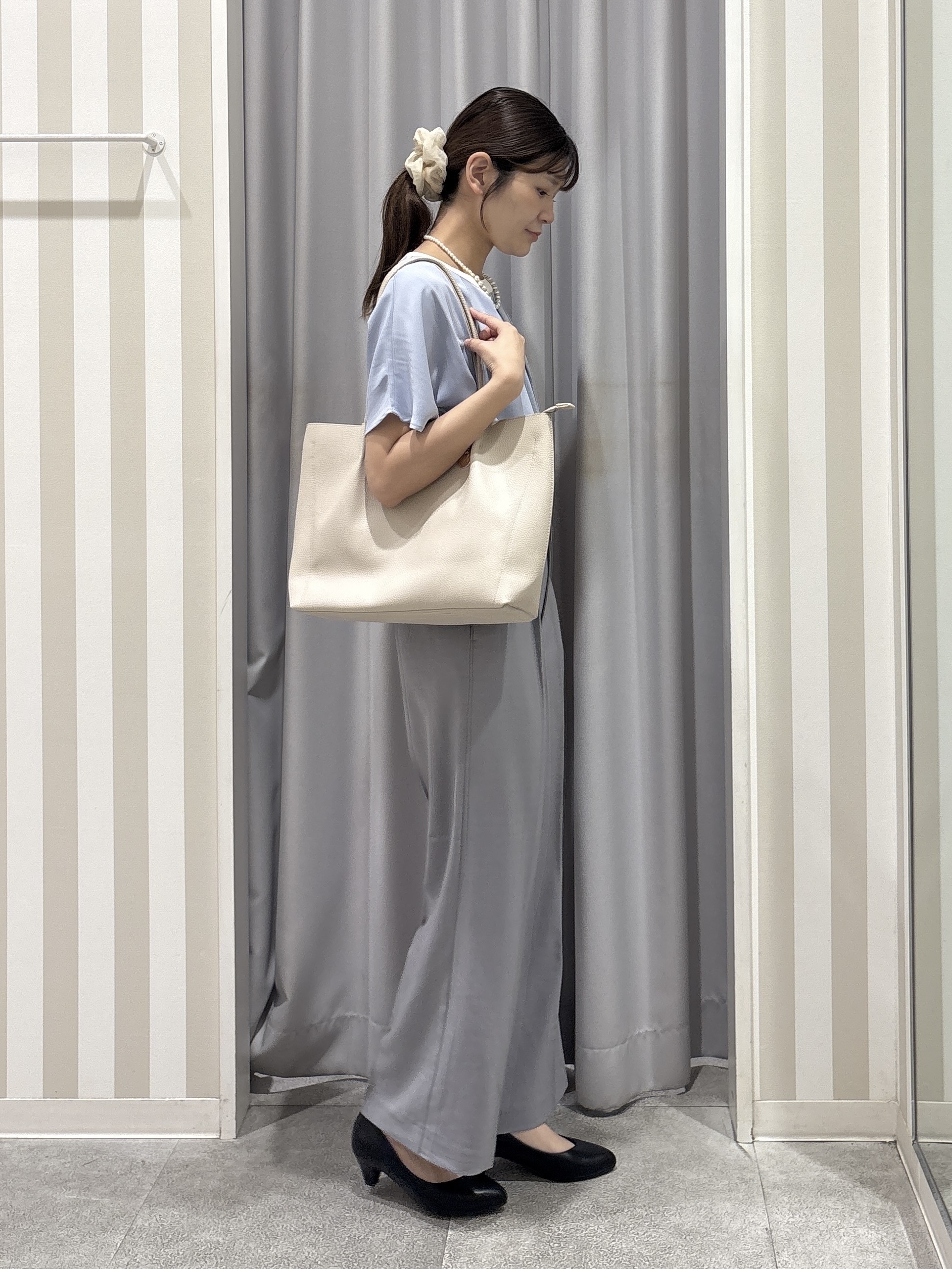 Rikaさんの「SHOO･LA･RUE｜【ひんやり/UV/通勤】洗濯後しわになりにくい 上品配色ブラウス」を使ったコーディネート